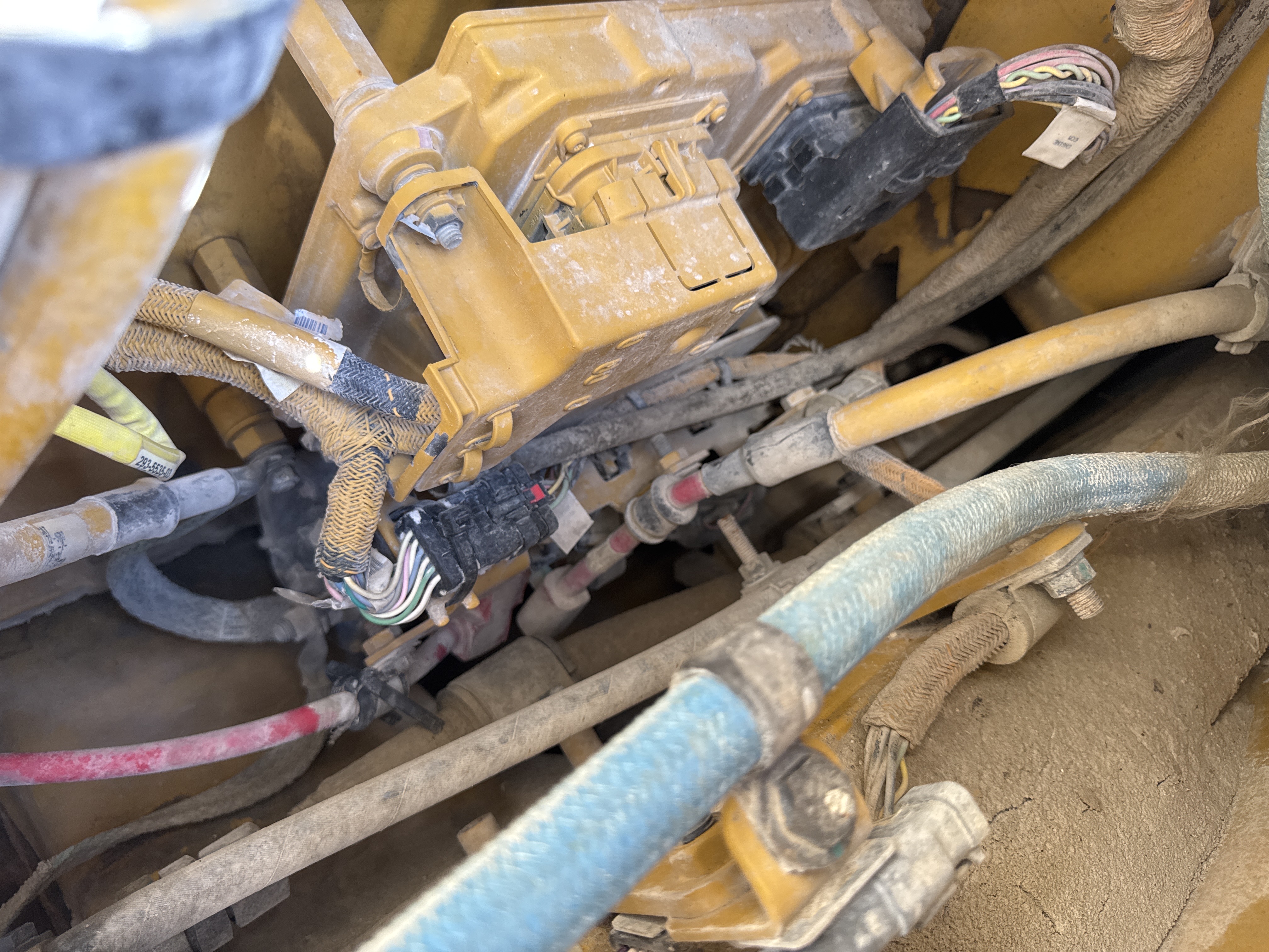 CDB-017-Cat-D8T-Crawler-dozers-inspection-Electronics-Main-harness-1