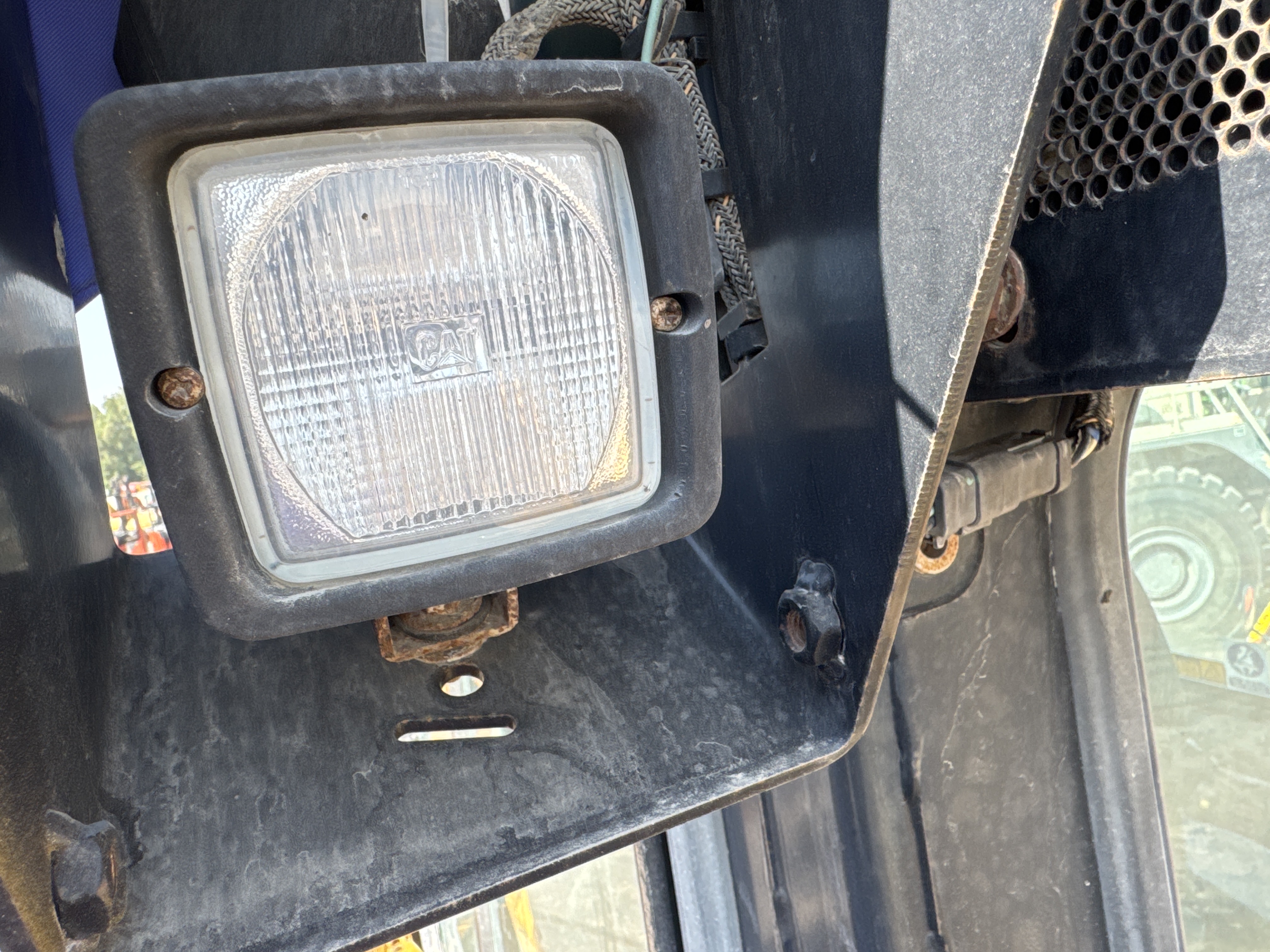 CDB-017-Cat-D8T-Crawler-dozers-inspection-Electronics-Lights-and-signals-1
