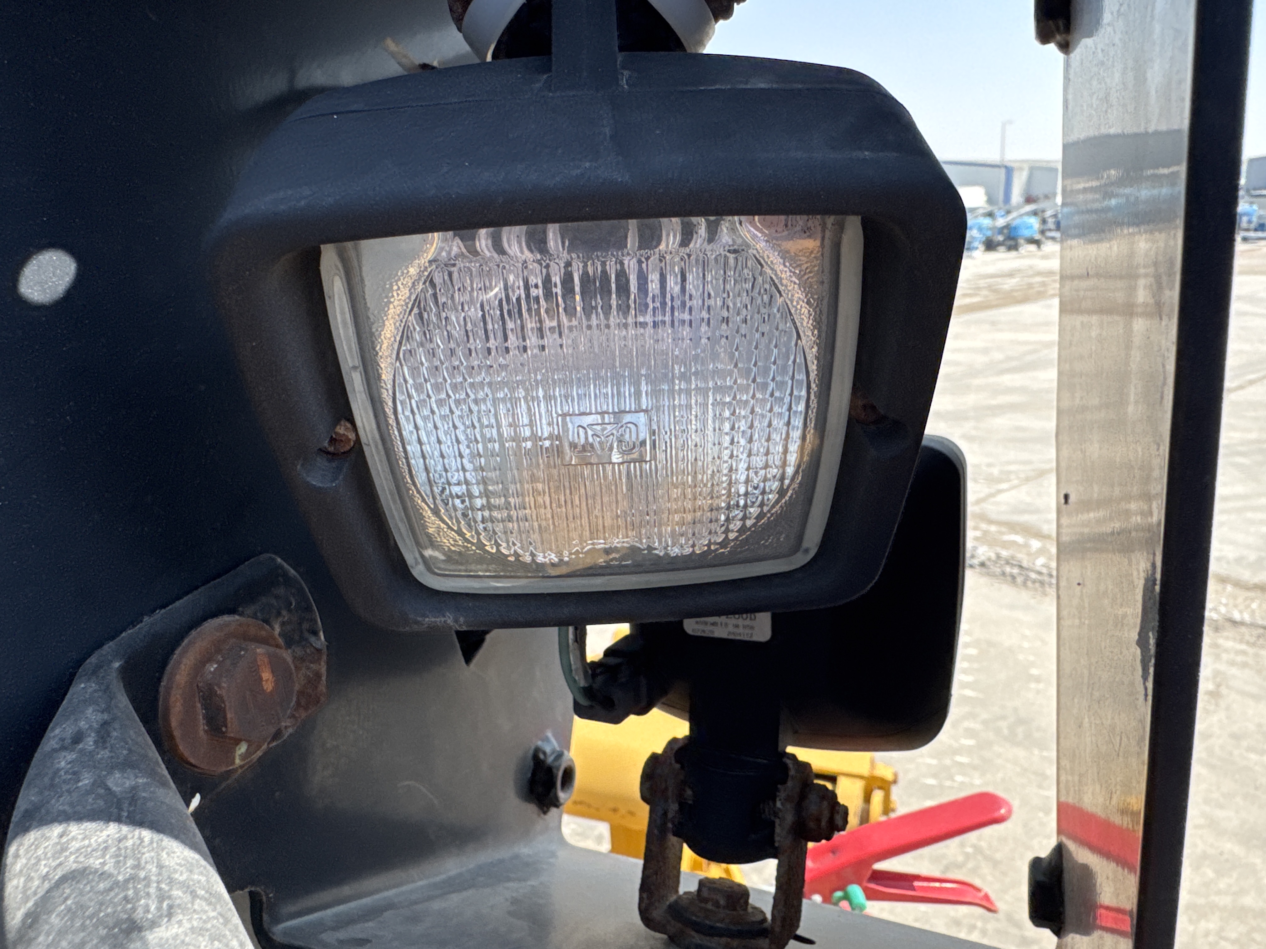 CDB-017-Cat-D8T-Crawler-dozers-inspection-Electronics-Lights-and-signals-1
