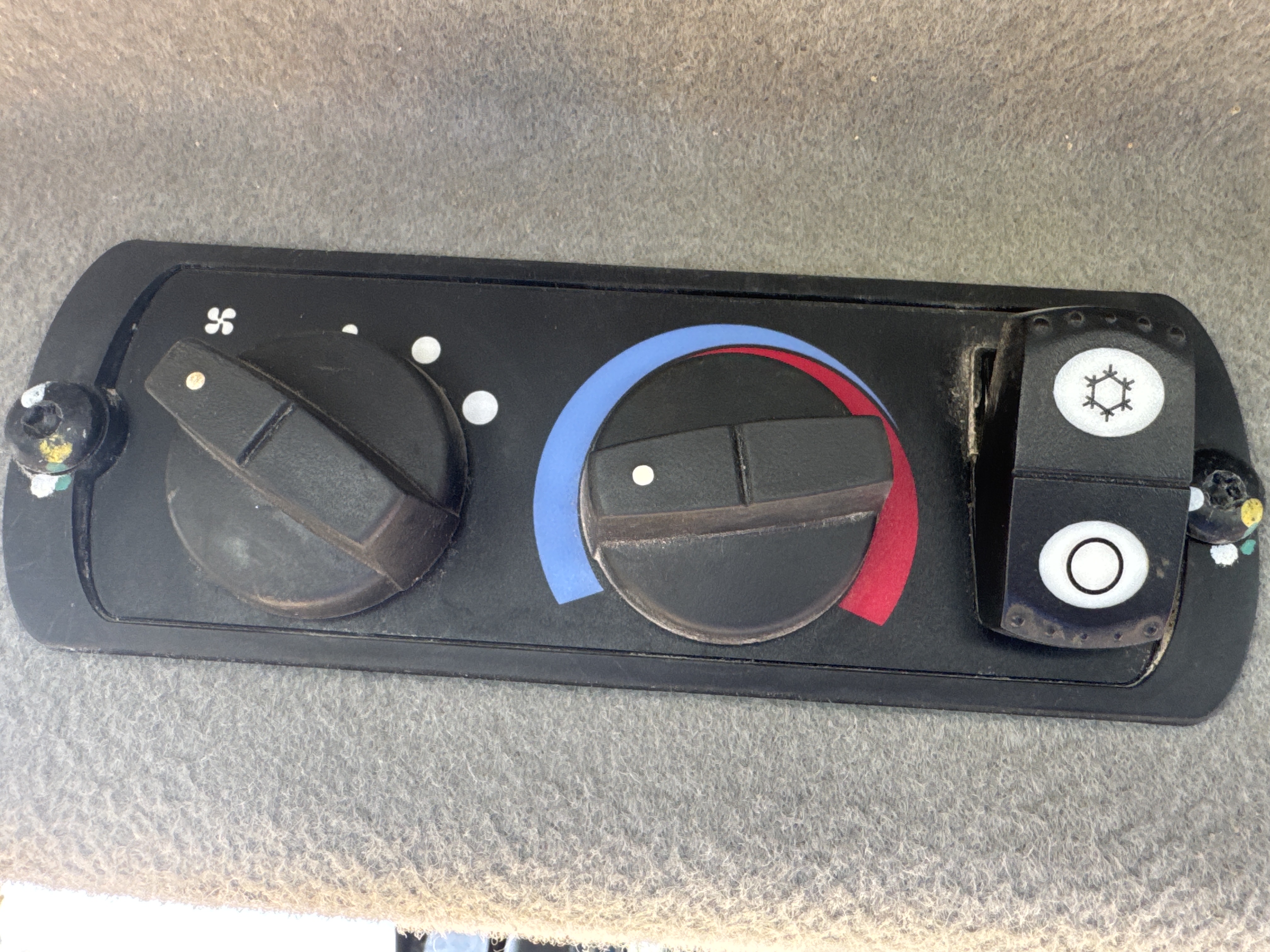 CDB-017-Cat-D8T-Crawler-dozers-inspection-Air-conditioning-A/C-control-panel-1