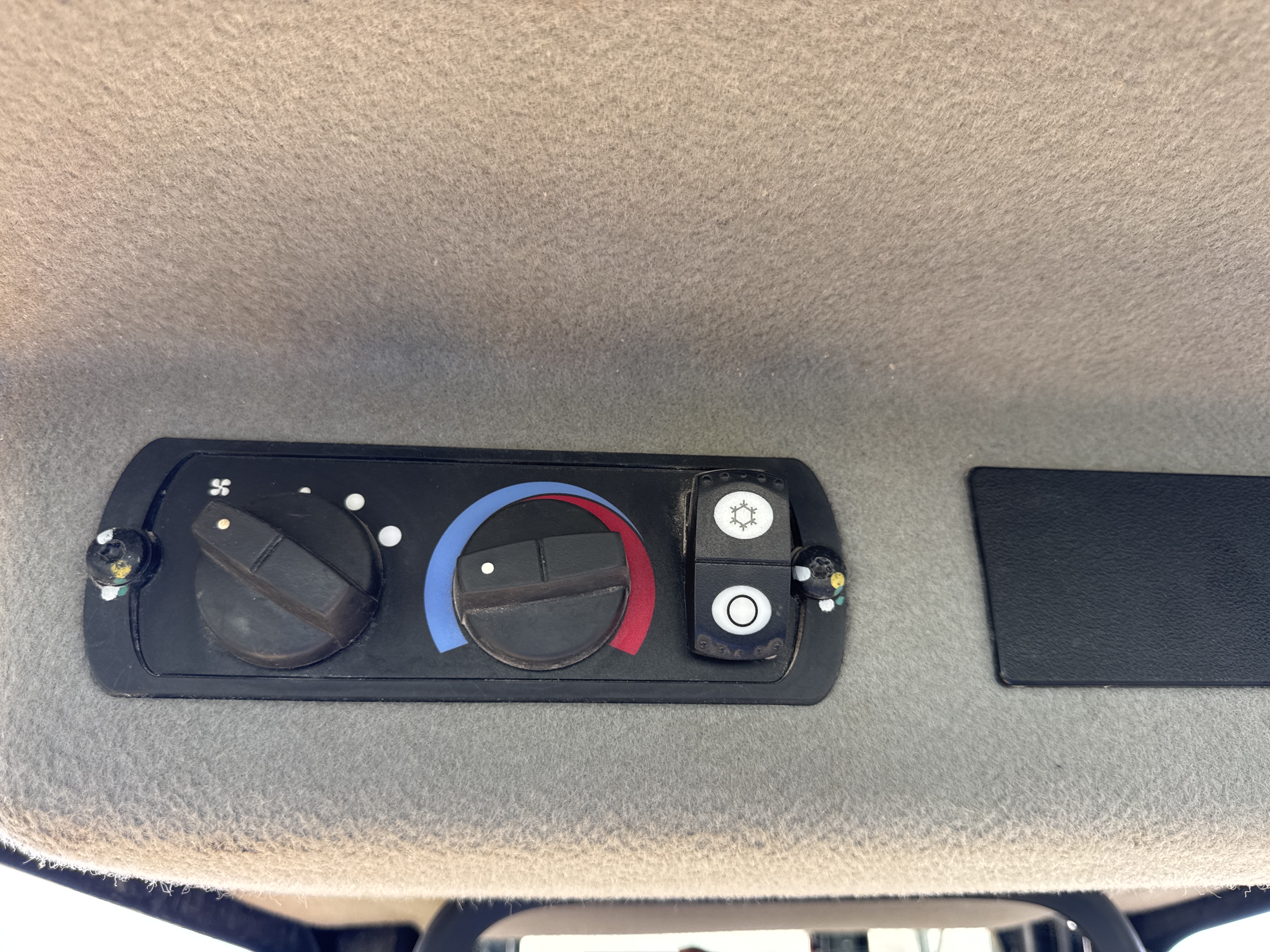 CDB-017-Cat-D8T-Crawler-dozers-inspection-Air-conditioning-A/C-control-panel-1