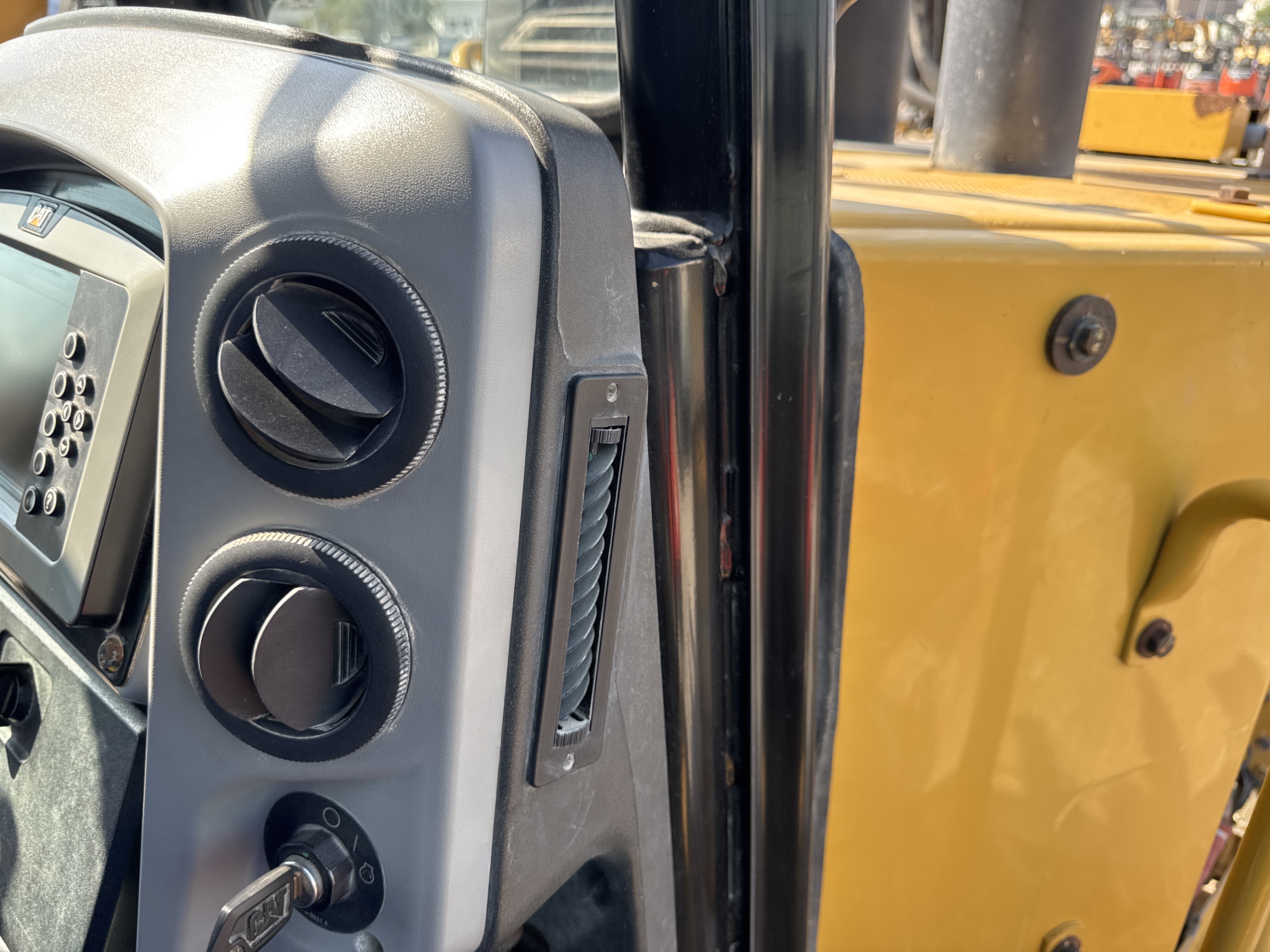 CDB-017-Cat-D8T-Crawler-dozers-inspection-Air-conditioning-Vents-and-air-flow-1