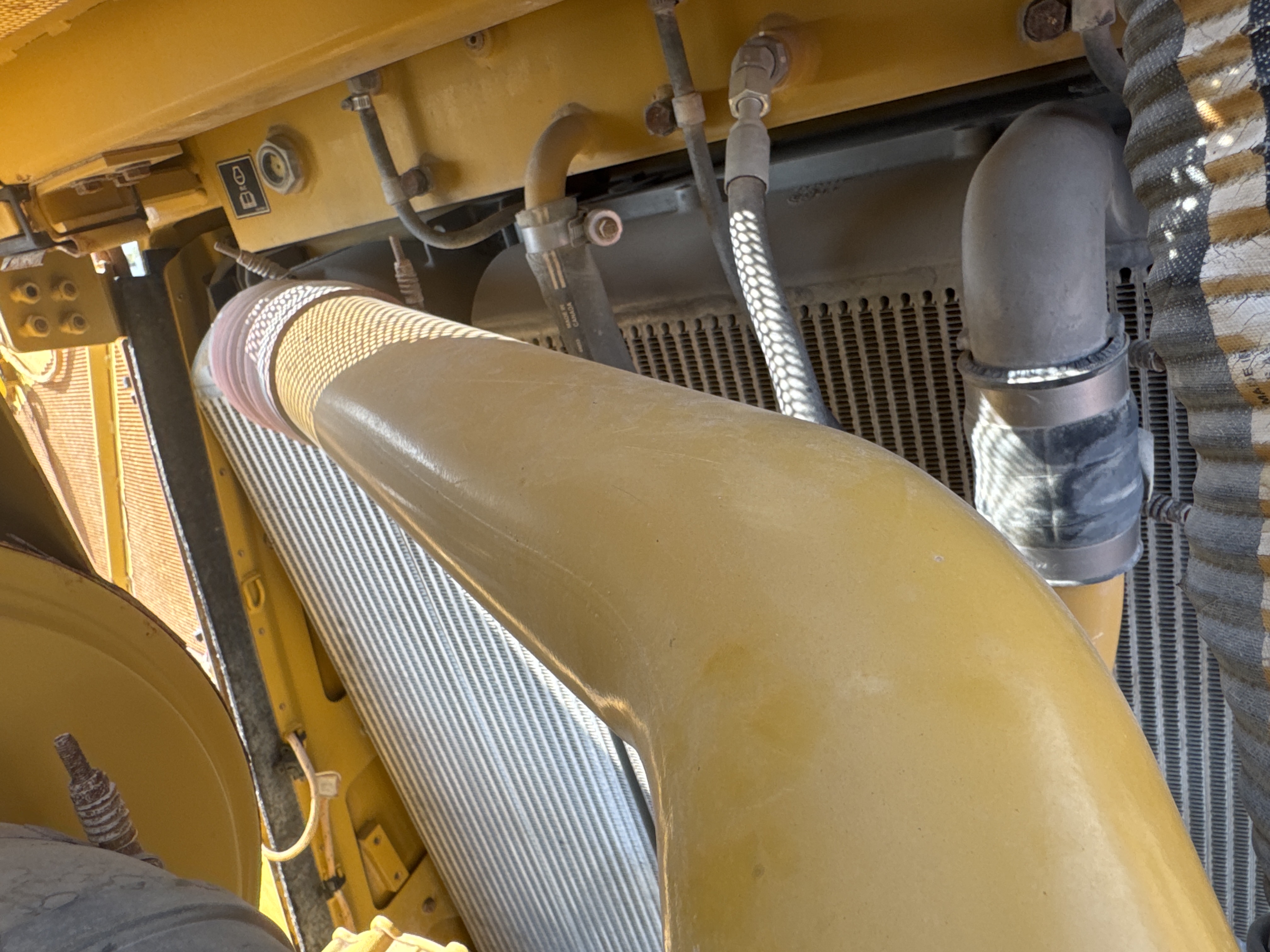 CDB-017-Cat-D8T-Crawler-dozers-inspection-Engine-Hoses-1