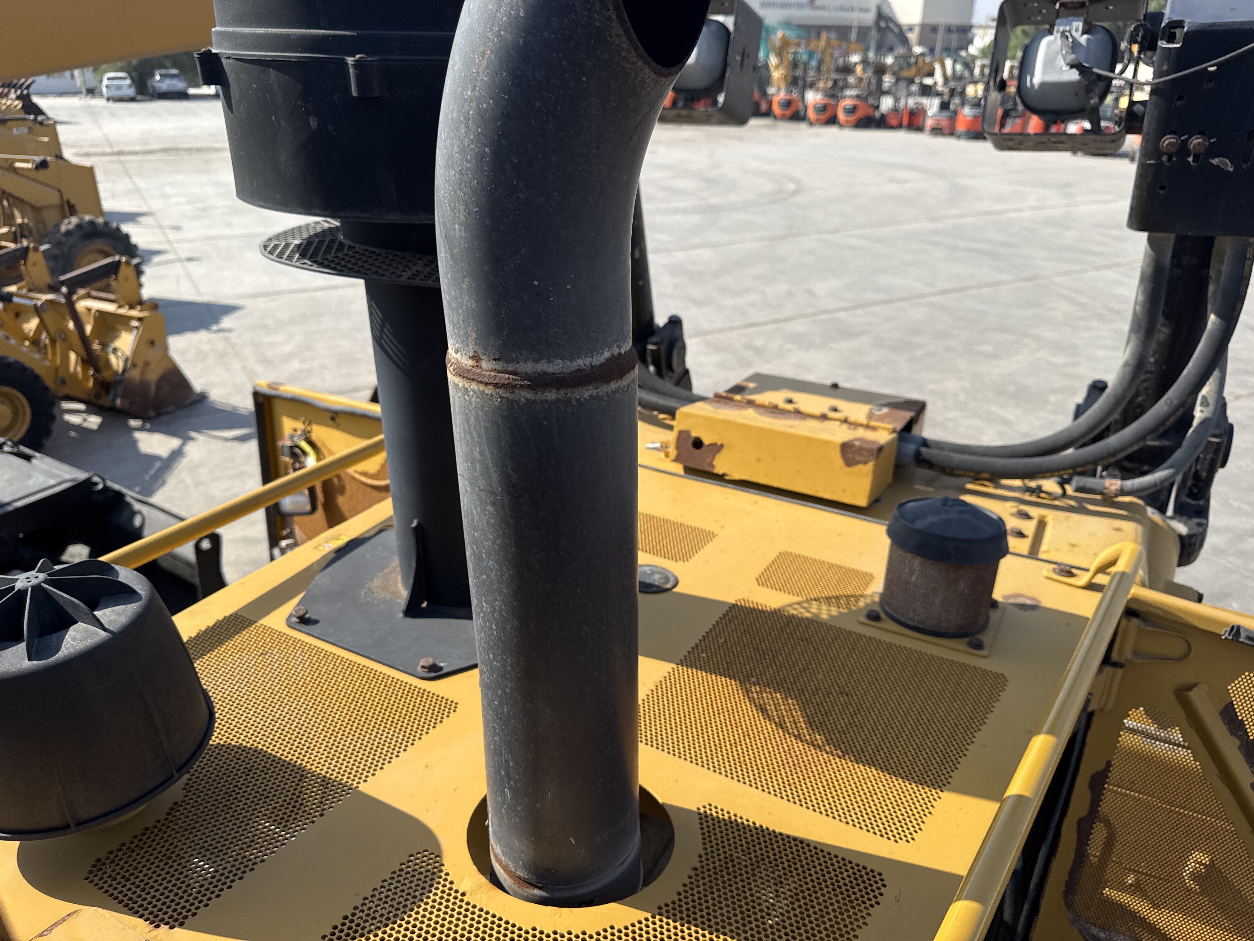 CDB-017-Cat-D8T-Crawler-dozers-inspection-Engine-Exhaust-system-1
