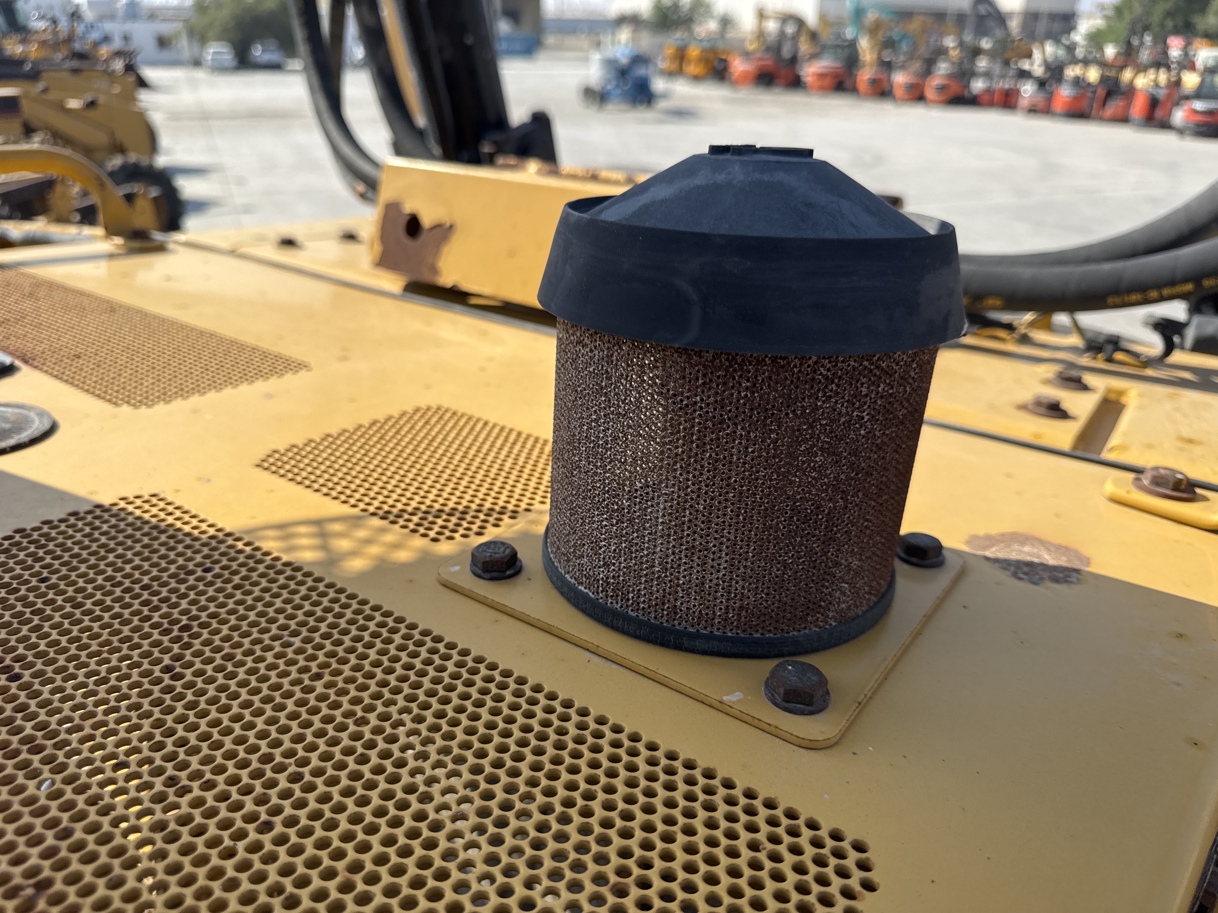CDB-017-Cat-D8T-Crawler-dozers-inspection-Engine-Air-intake-system-1