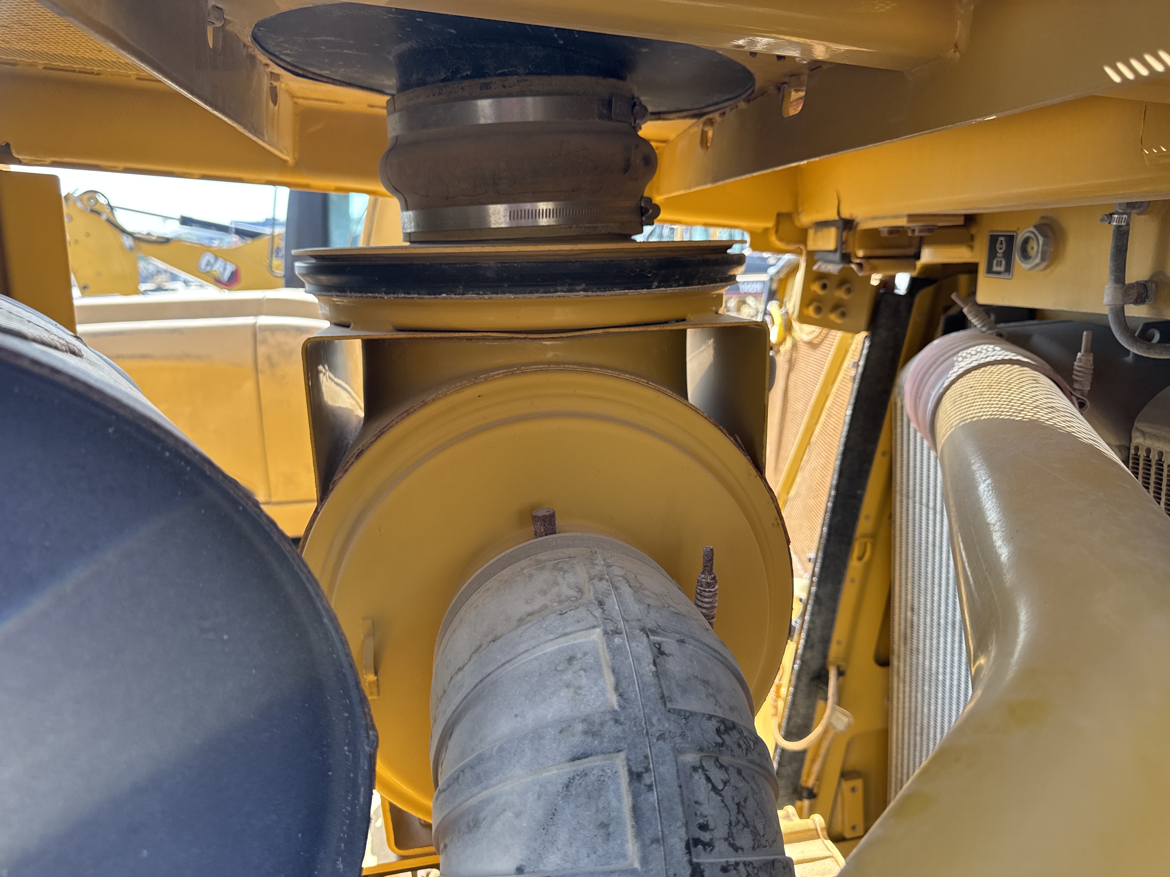 CDB-017-Cat-D8T-Crawler-dozers-inspection-Engine-Air-intake-system-1