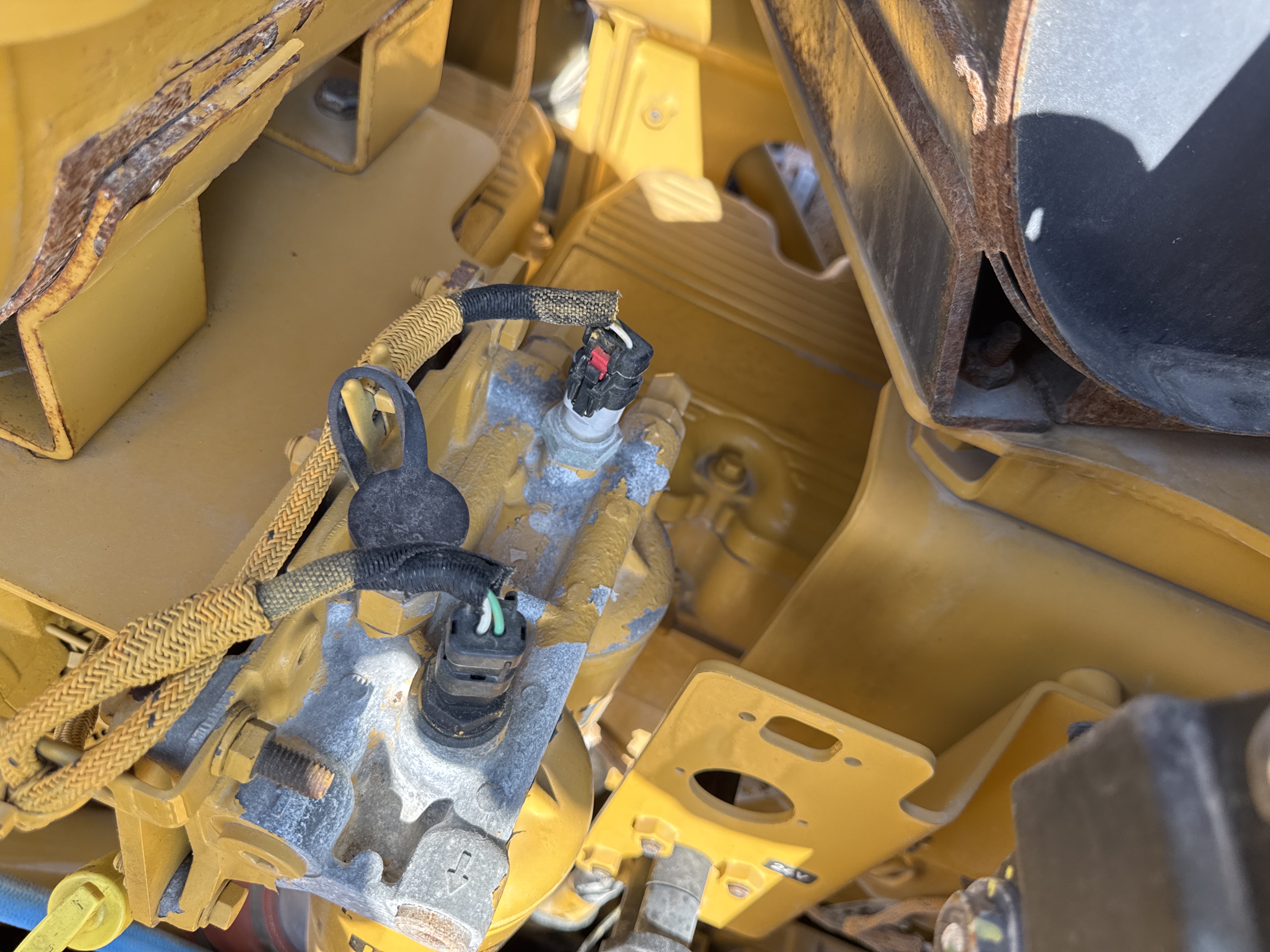 CDB-017-Cat-D8T-Crawler-dozers-inspection-Engine-Fuel-leaks-1