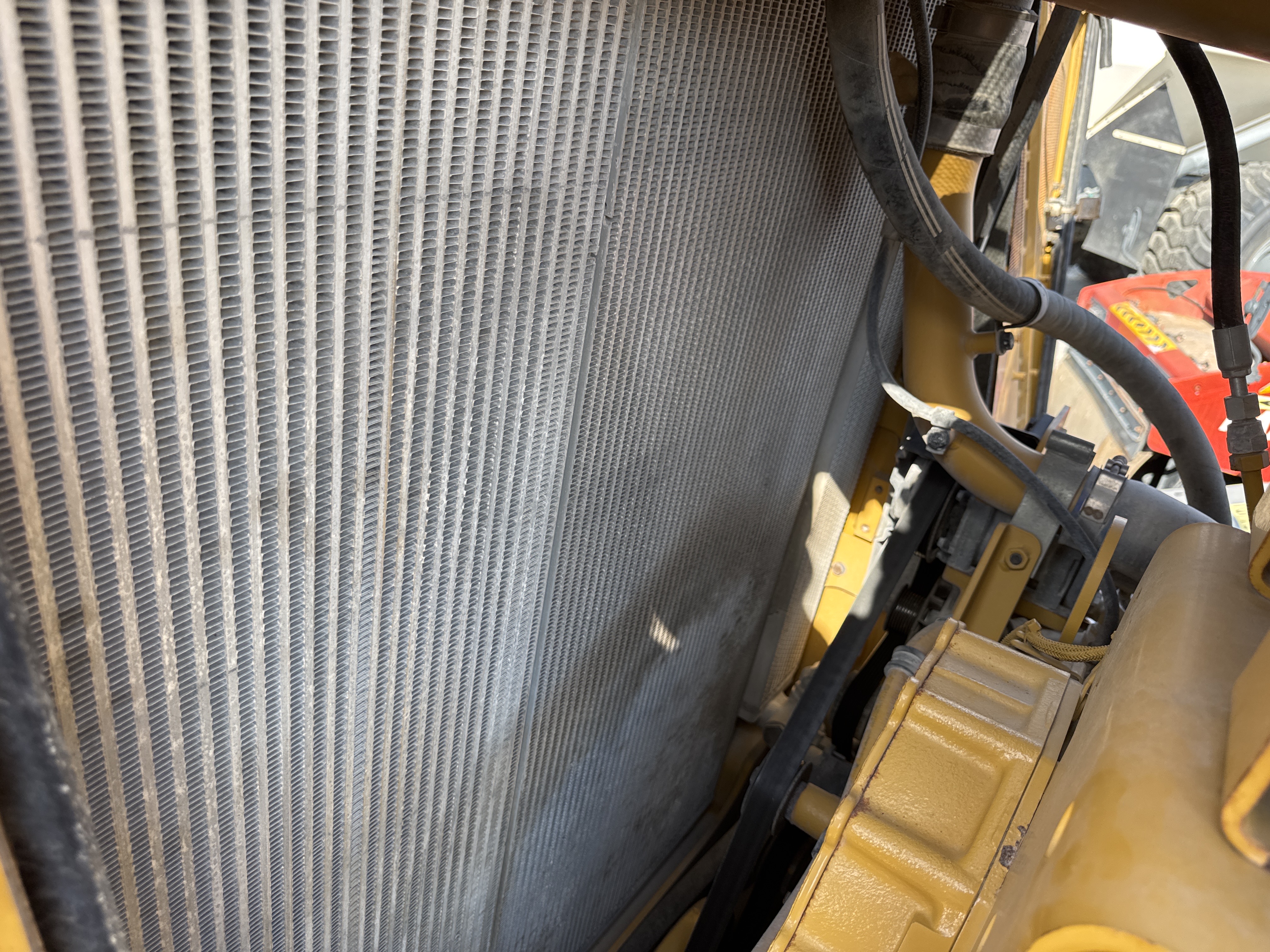 CDB-017-Cat-D8T-Crawler-dozers-inspection-Engine-Radiator,-condenser,-intercooler,-hydraulic-cooler-1