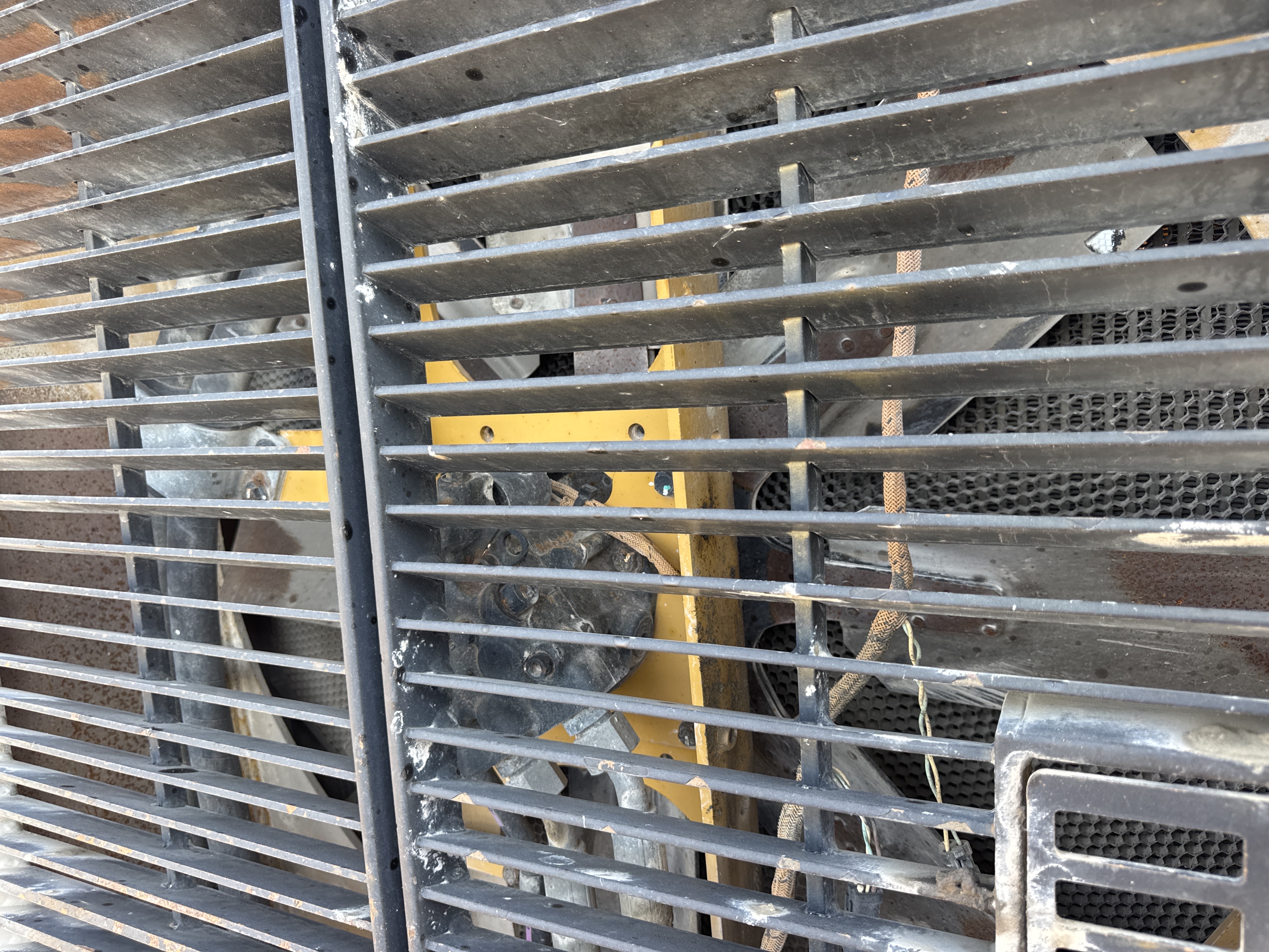 CDB-017-Cat-D8T-Crawler-dozers-inspection-Engine-Radiator,-condenser,-intercooler,-hydraulic-cooler-1