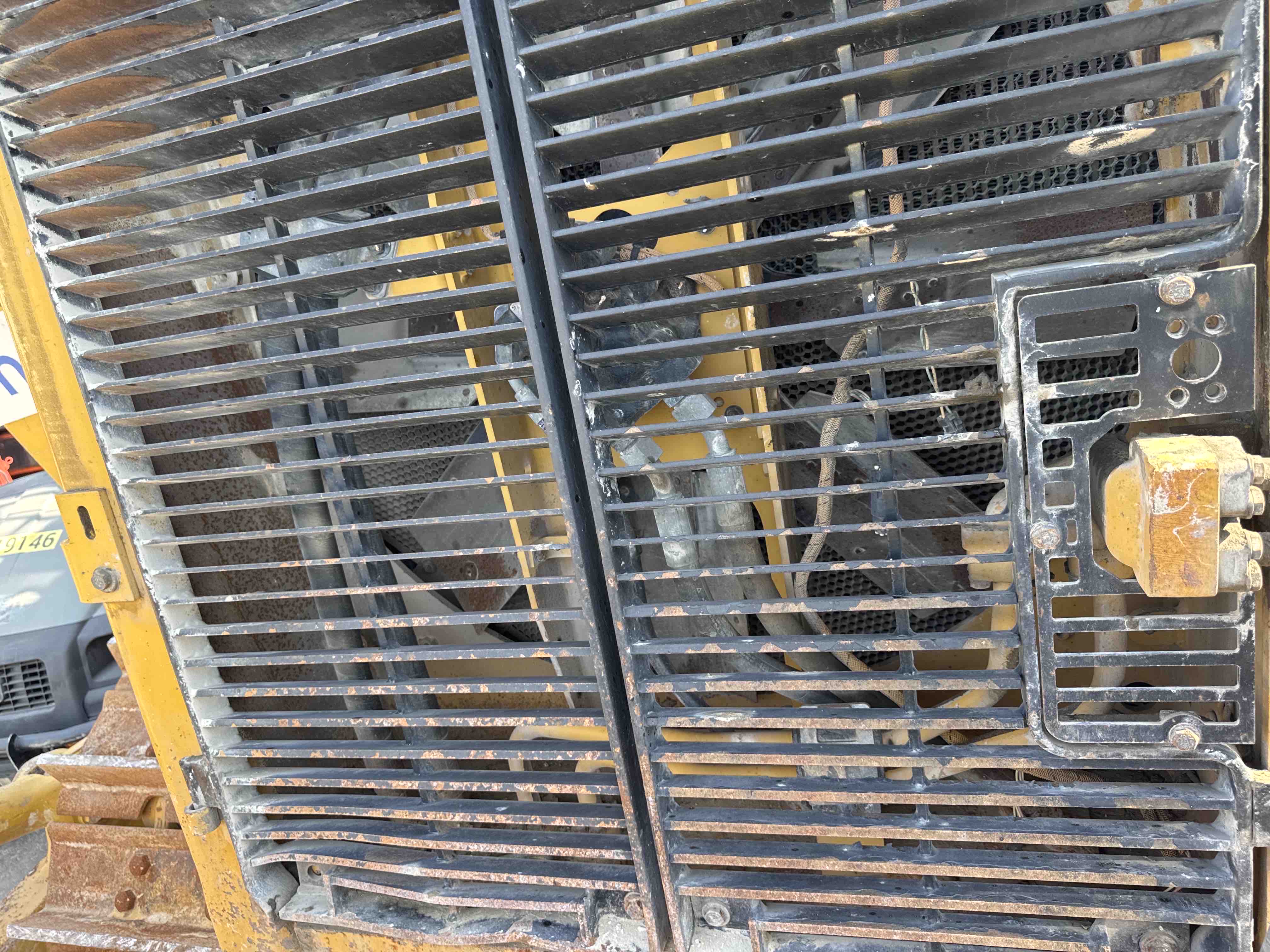 CDB-017-Cat-D8T-Crawler-dozers-inspection-Engine-Cooling-fan-and-fan-guard-1