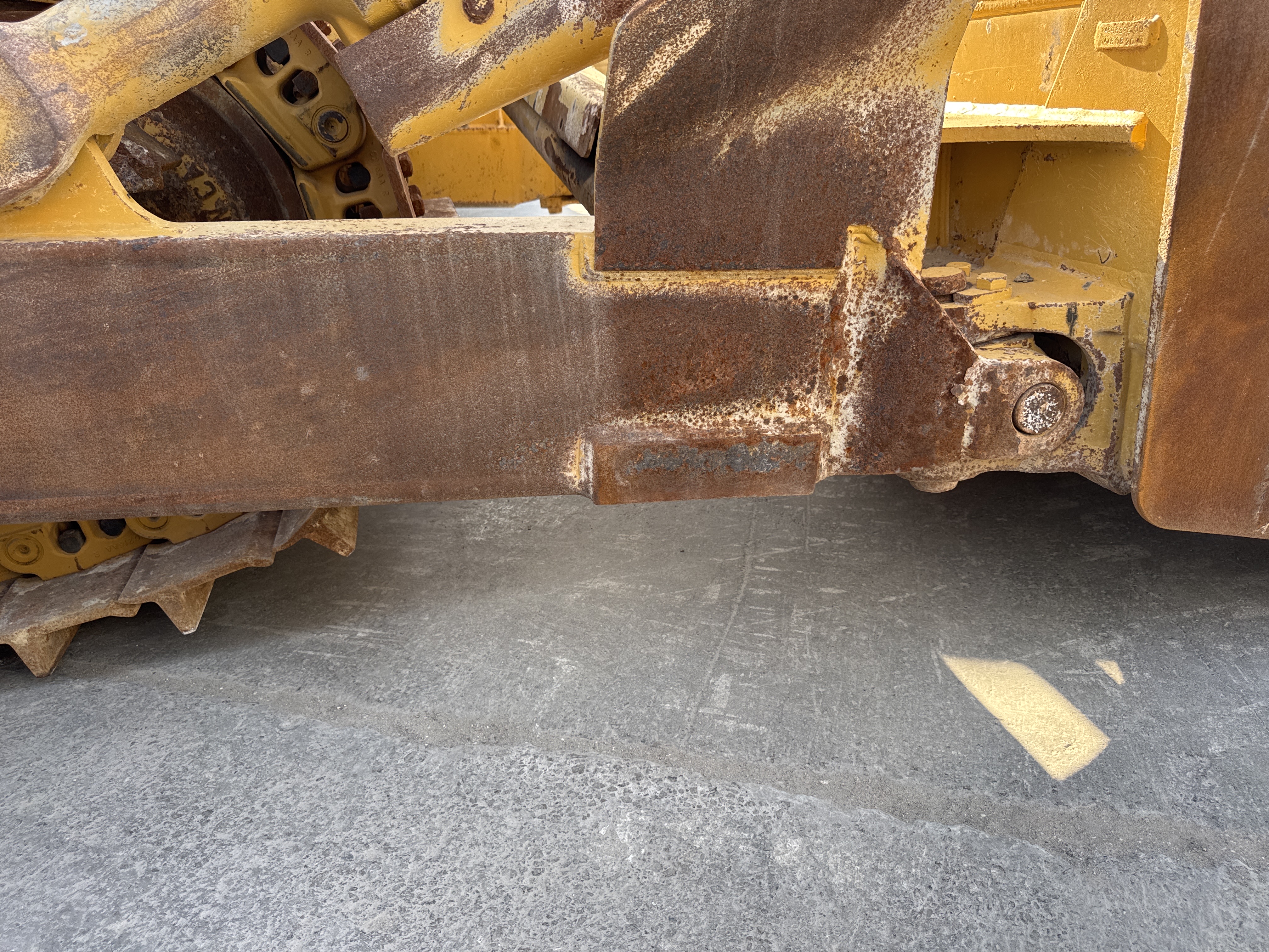 CDB-017-Cat-D8T-Crawler-dozers-inspection-Attachment-Push-arm-1