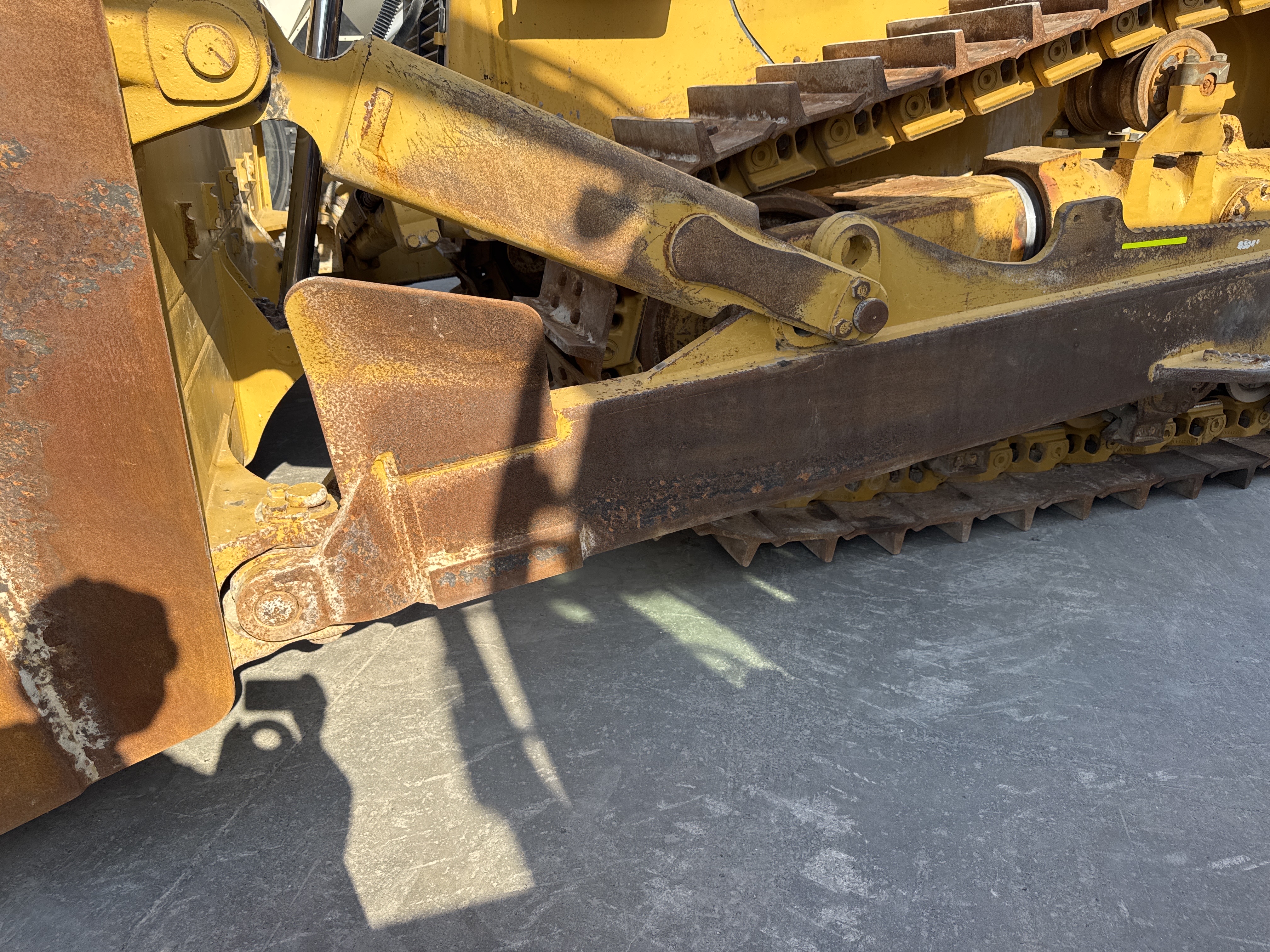 CDB-017-Cat-D8T-Crawler-dozers-inspection-Attachment-Push-arm-1