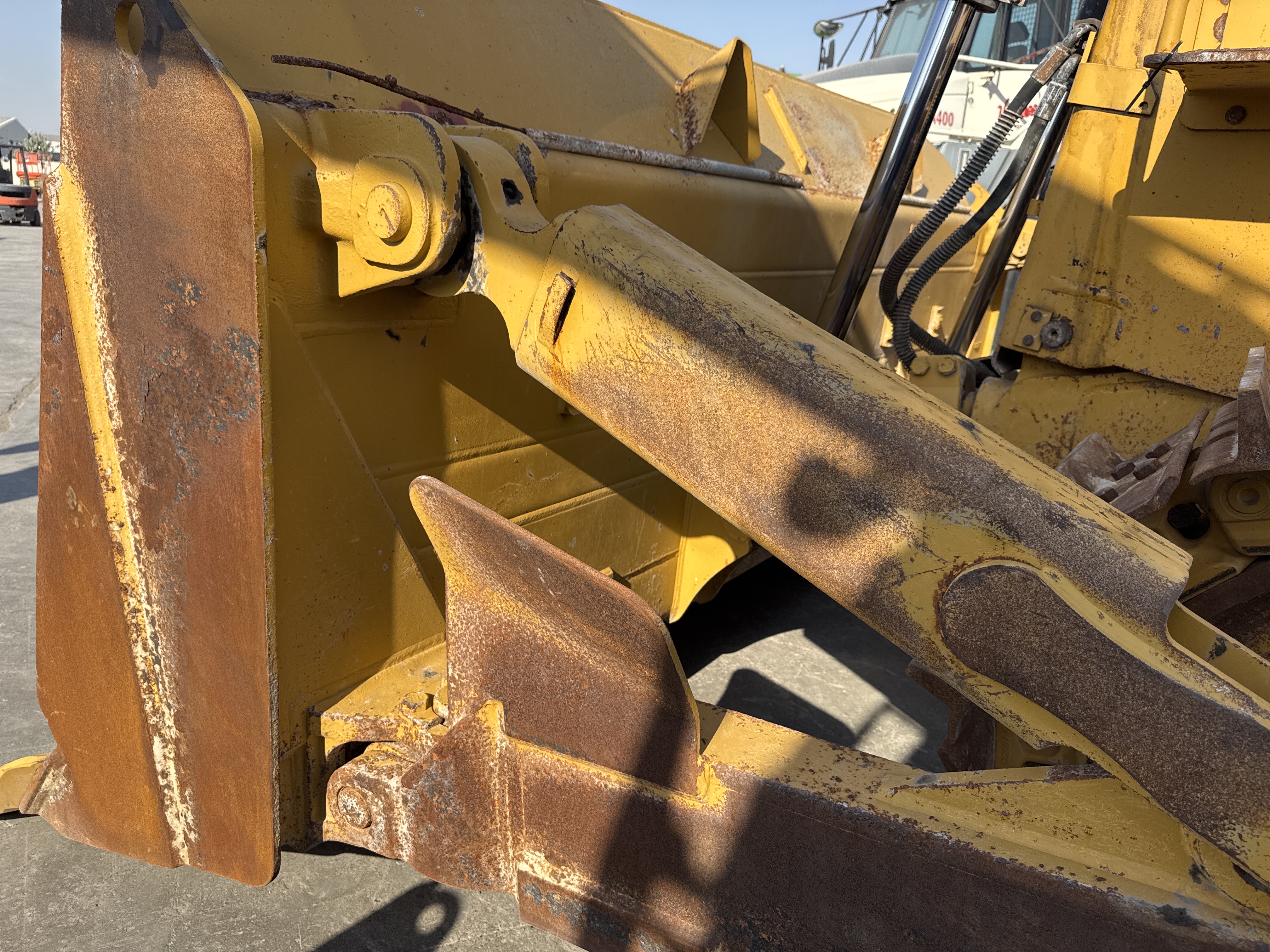 CDB-017-Cat-D8T-Crawler-dozers-inspection-Attachment-Push-arm-1