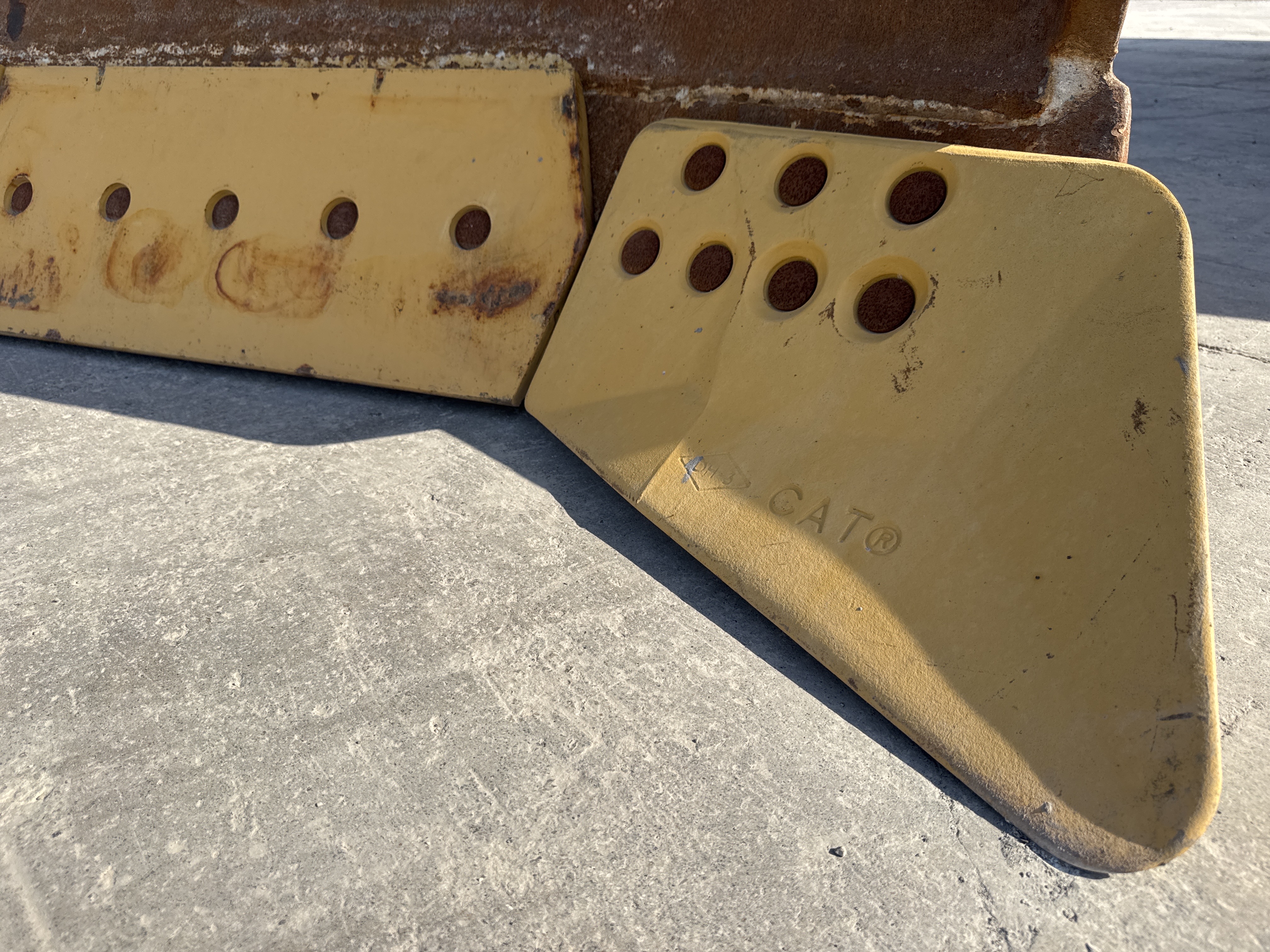 CDB-017-Cat-D8T-Crawler-dozers-inspection-Attachment-Dozer-blade-1
