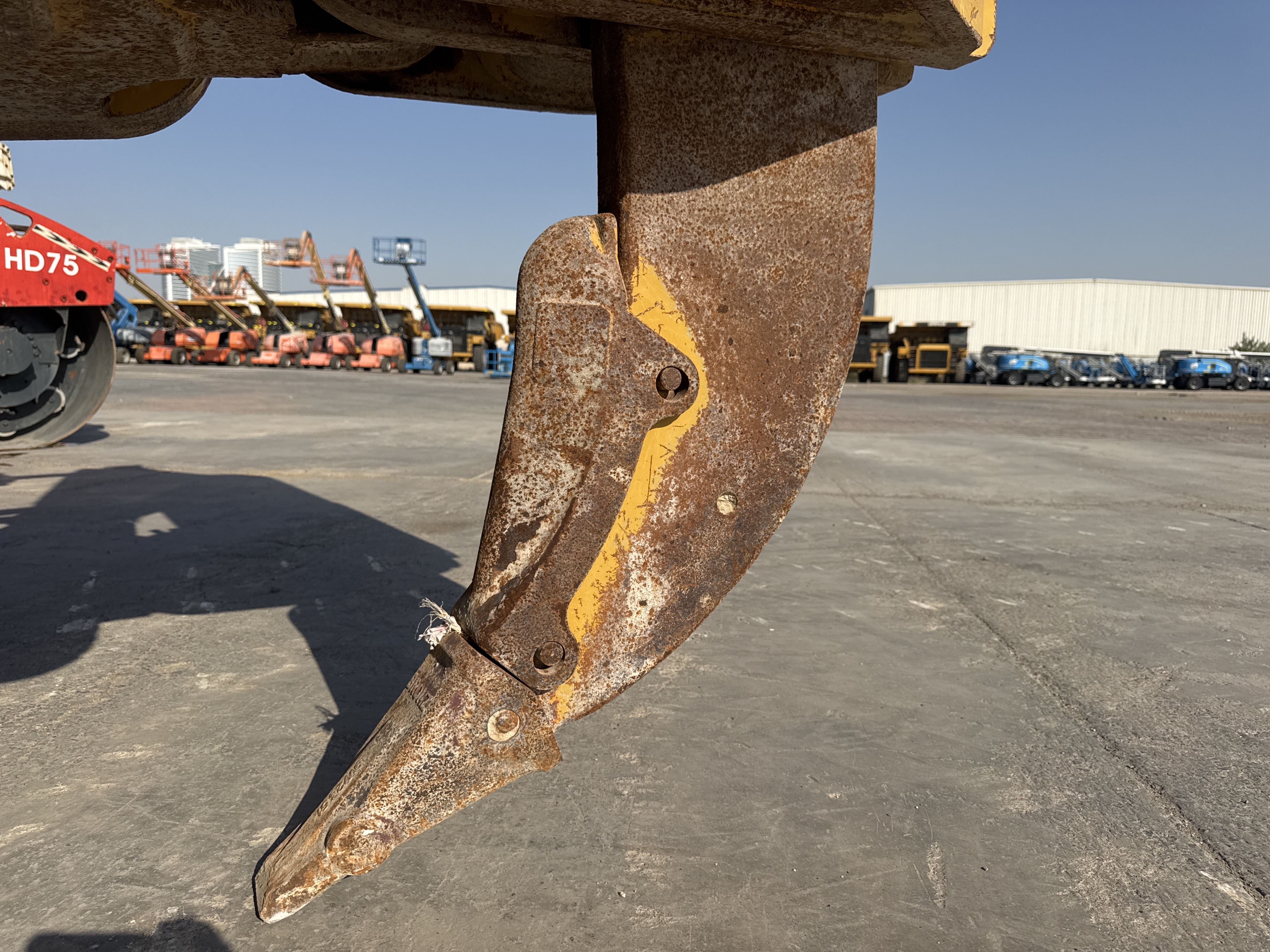 CDB-017-Cat-D8T-Crawler-dozers-inspection-Attachment-Ripper-1