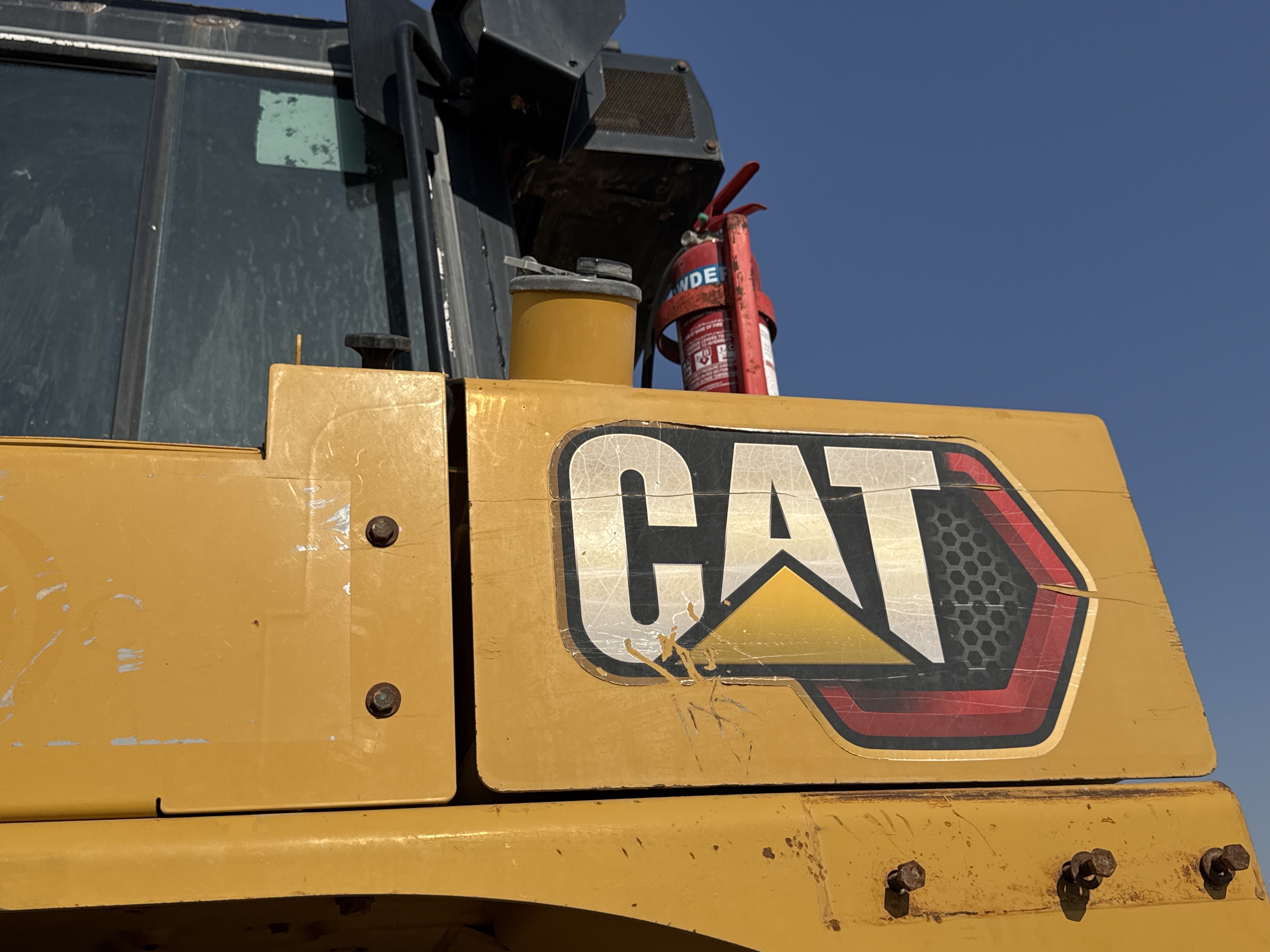 CDB-017-Cat-D8T-Crawler-dozers-inspection-Engine-Fuel-tank-1