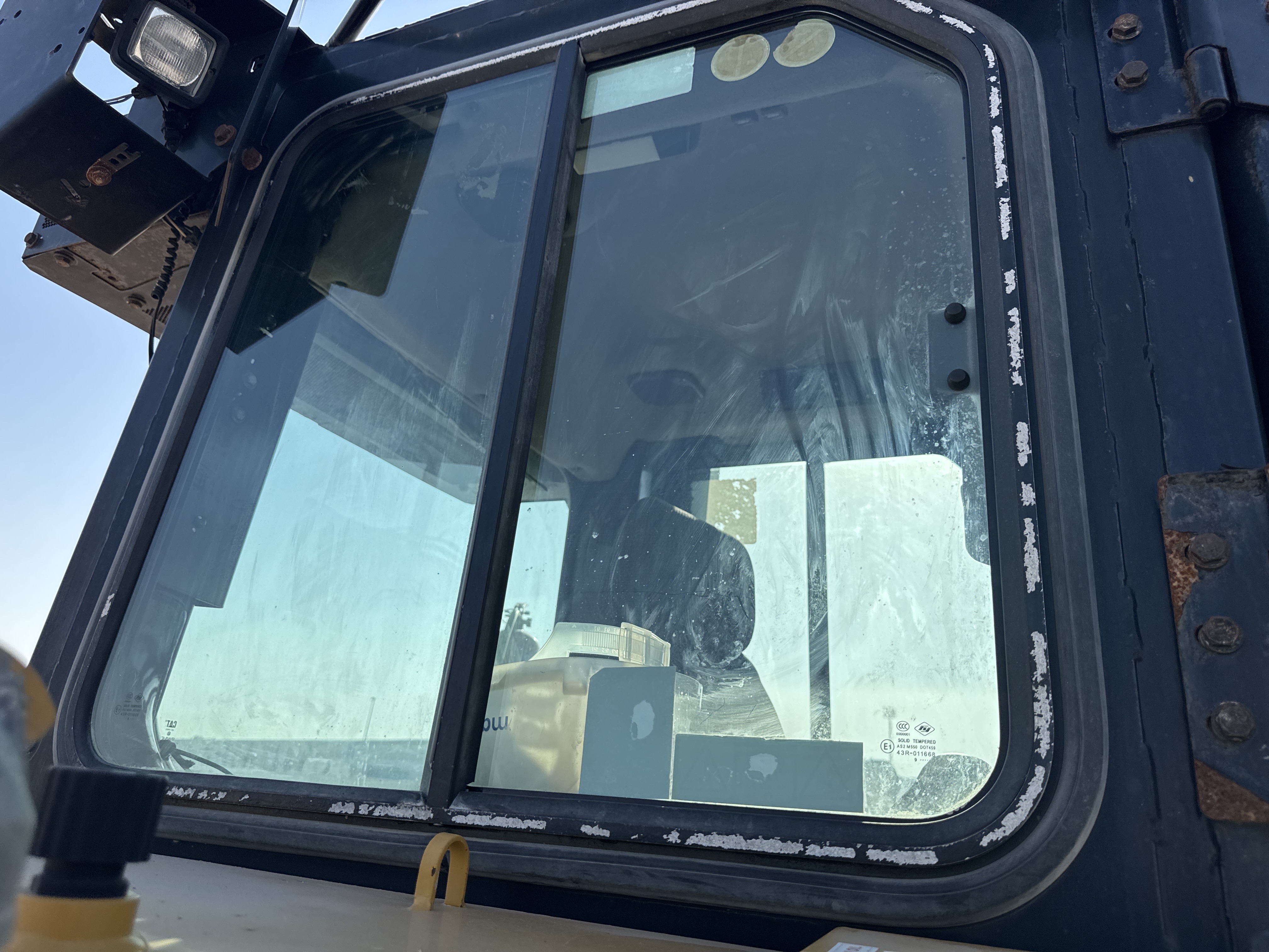 CDB-017-Cat-D8T-Crawler-dozers-inspection-Safety-Glass-1