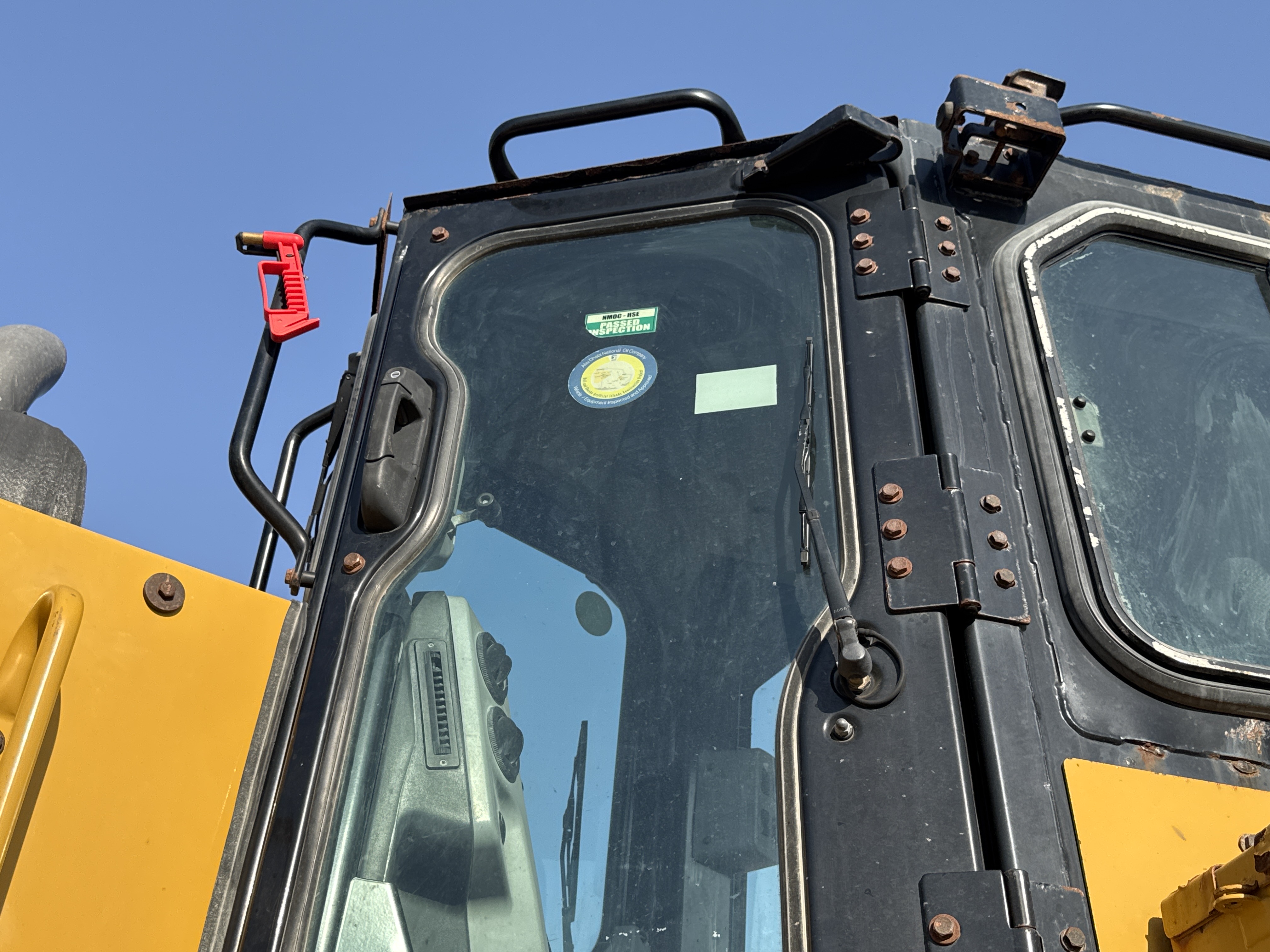 CDB-017-Cat-D8T-Crawler-dozers-inspection-Safety-Glass-1