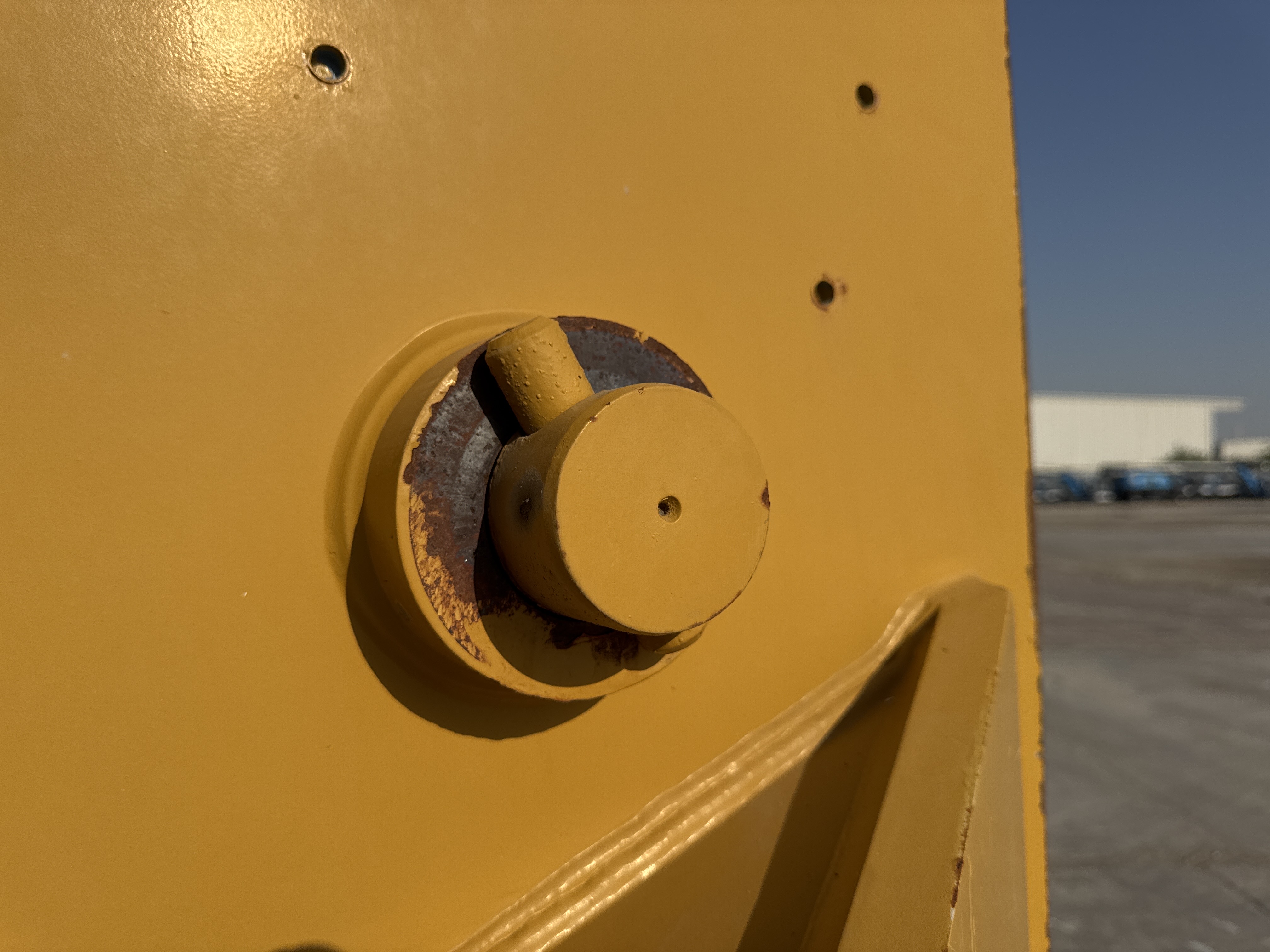CDB-017-Cat-D8T-Crawler-dozers-inspection-Hydraulics-Hydraulic-pins-/-locks-1