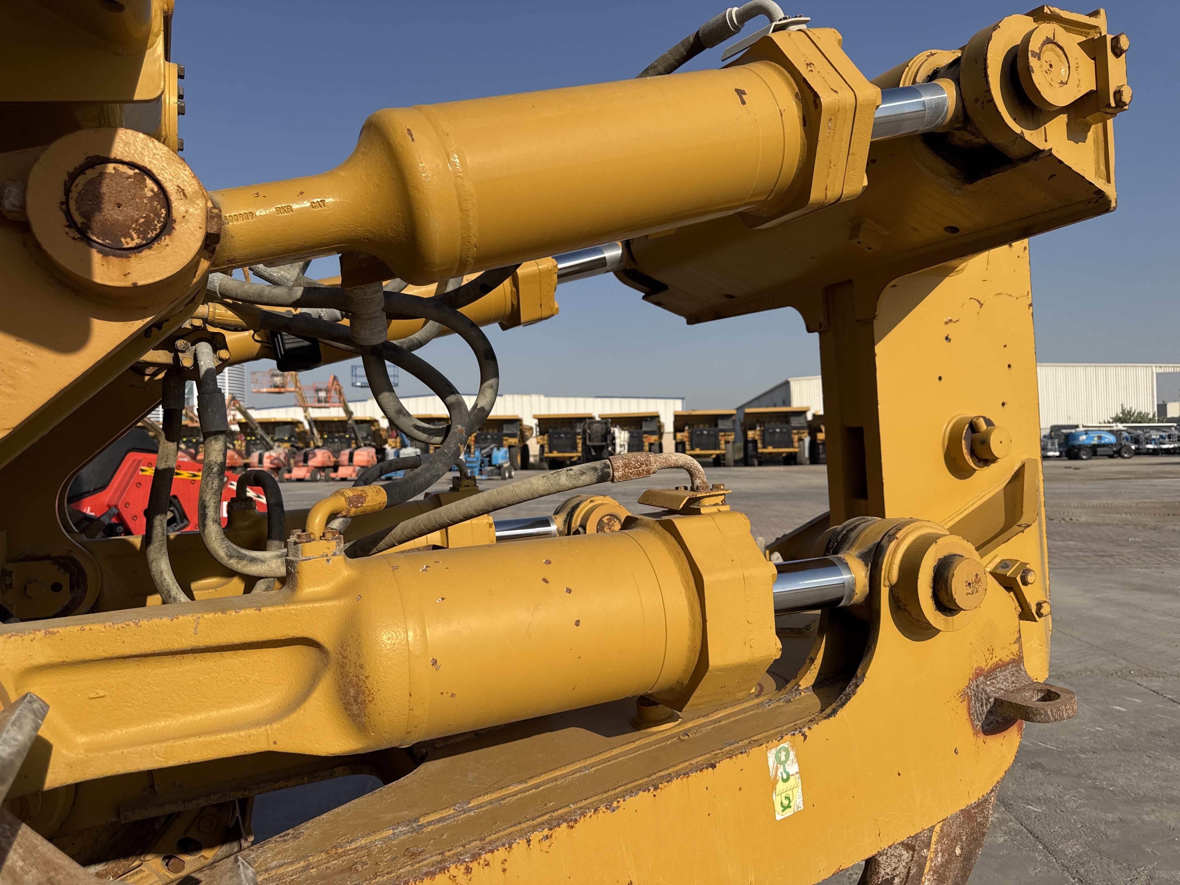 CDB-017-Cat-D8T-Crawler-dozers-inspection-Hydraulics-Ripper-cylinders-1