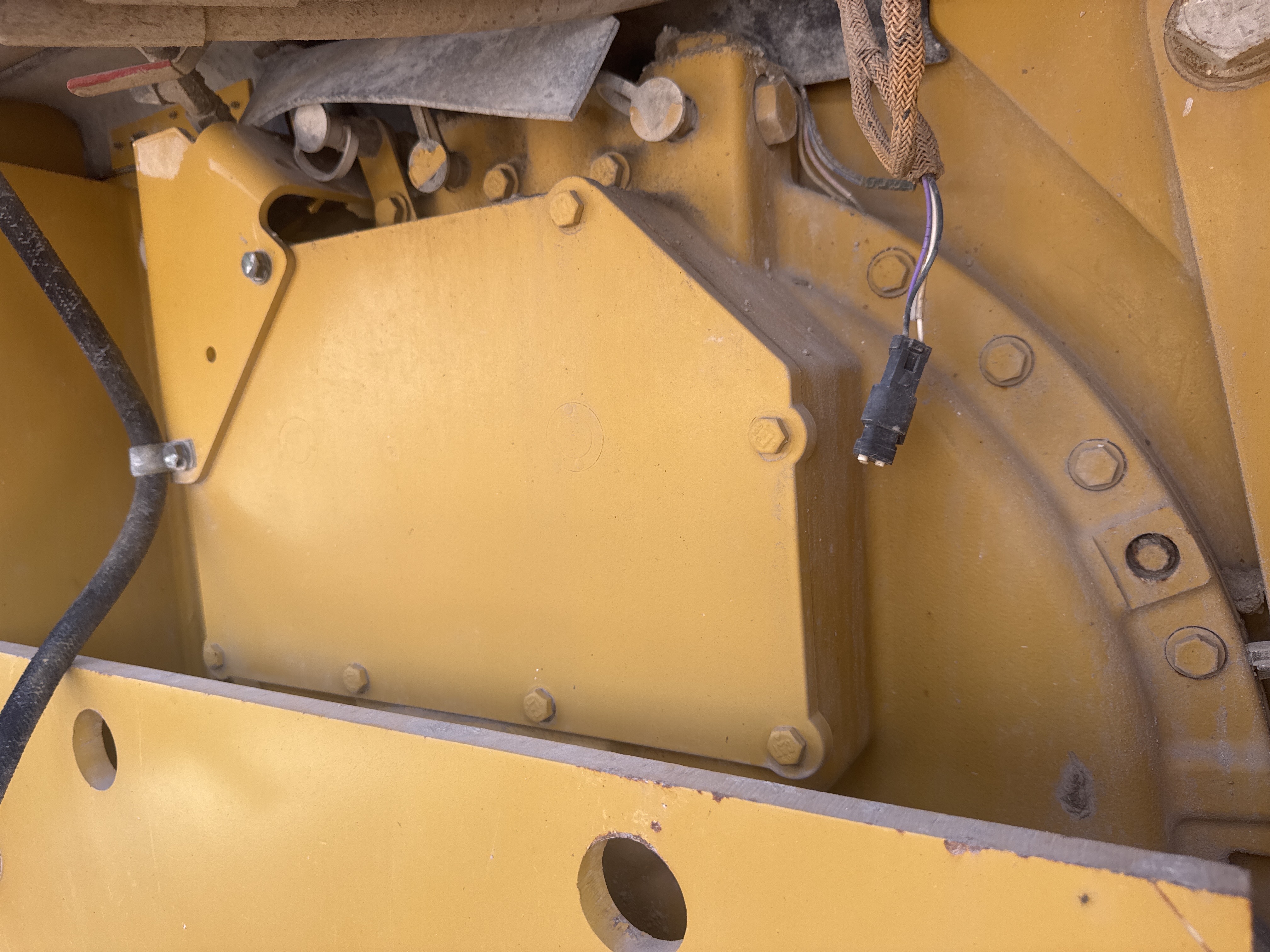 CDB-017-Cat-D8T-Crawler-dozers-inspection-Drive-system-Transmission-1