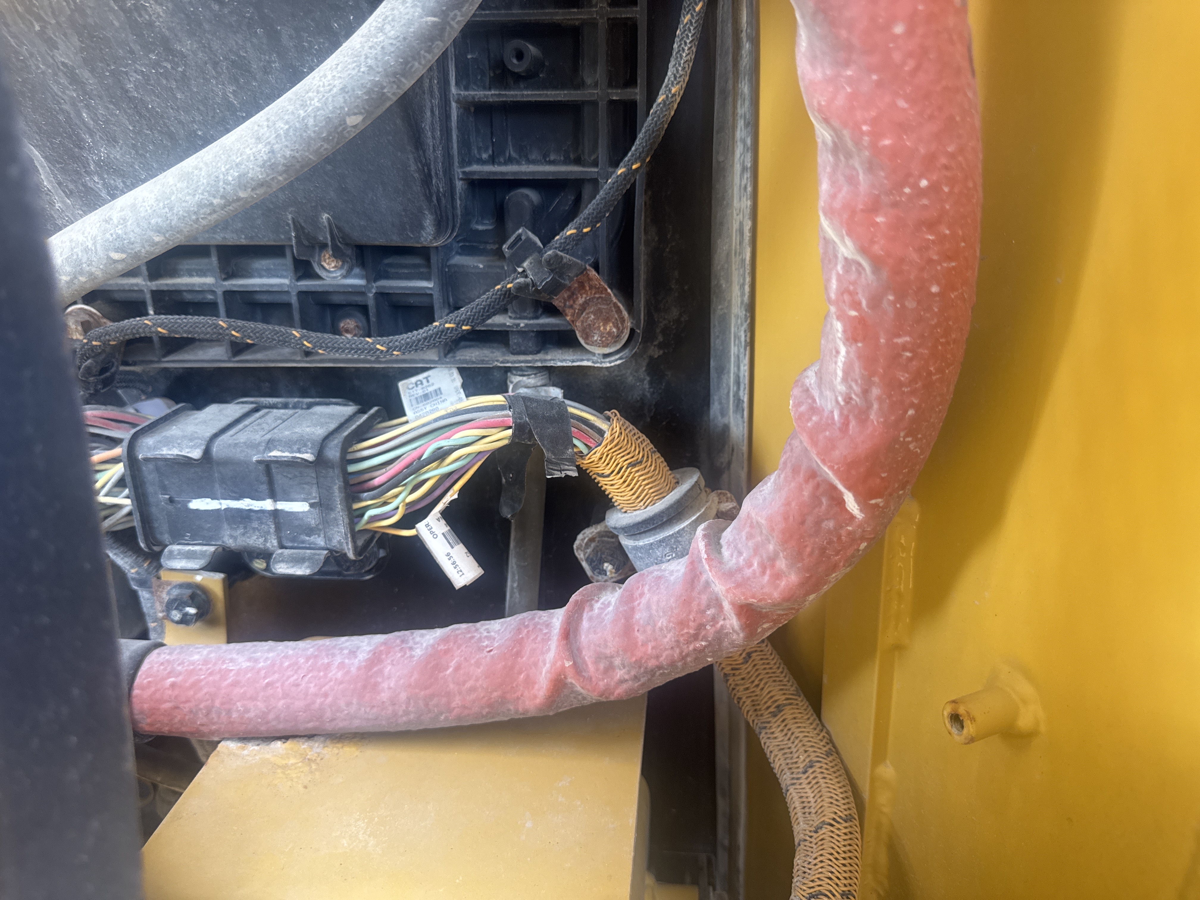 CDB-017-Cat-D8T-Crawler-dozers-inspection-Hydraulics-Wiring-harness-1