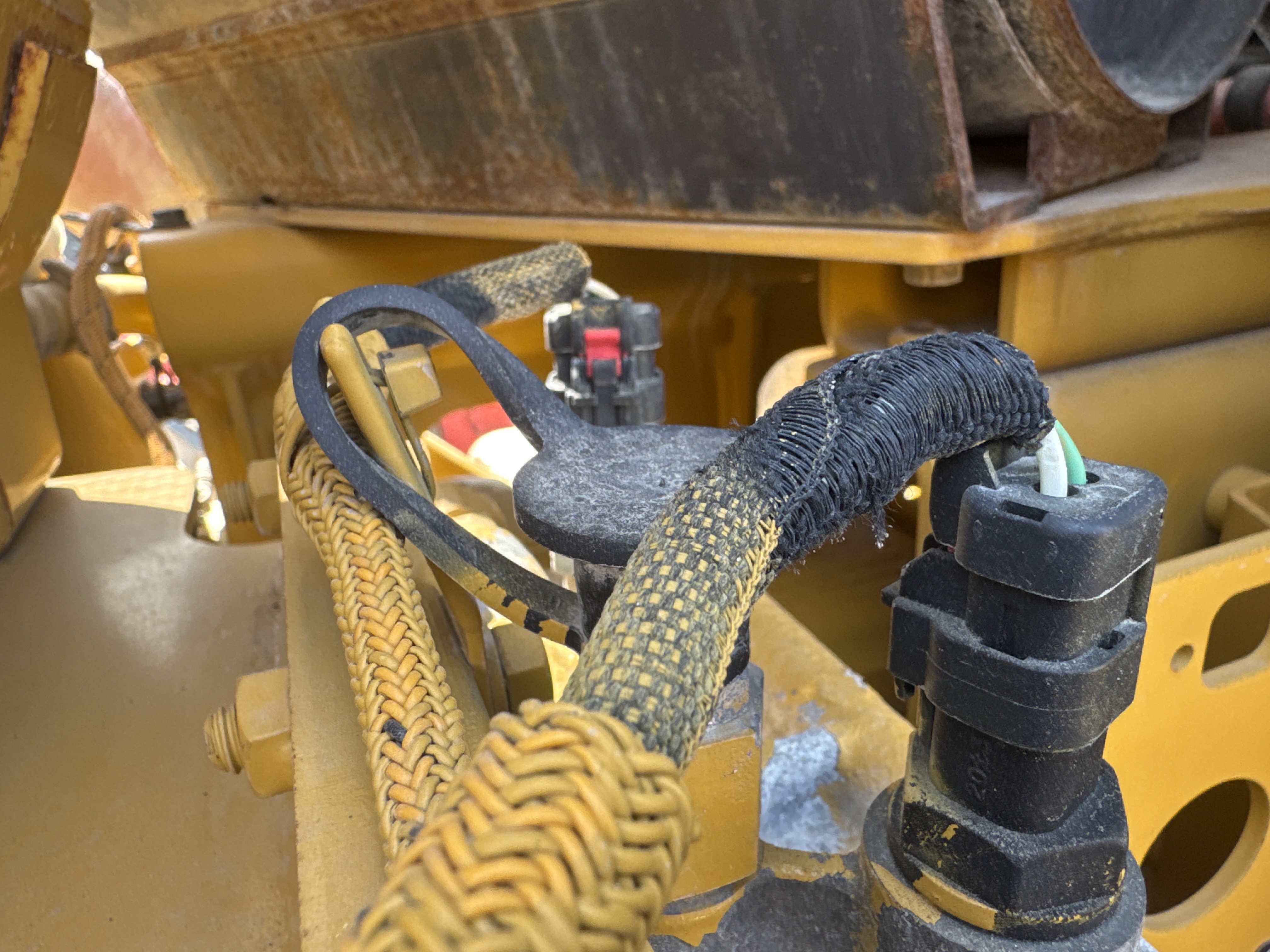 CDB-017-Cat-D8T-Crawler-dozers-inspection-Hydraulics-Wiring-harness-1