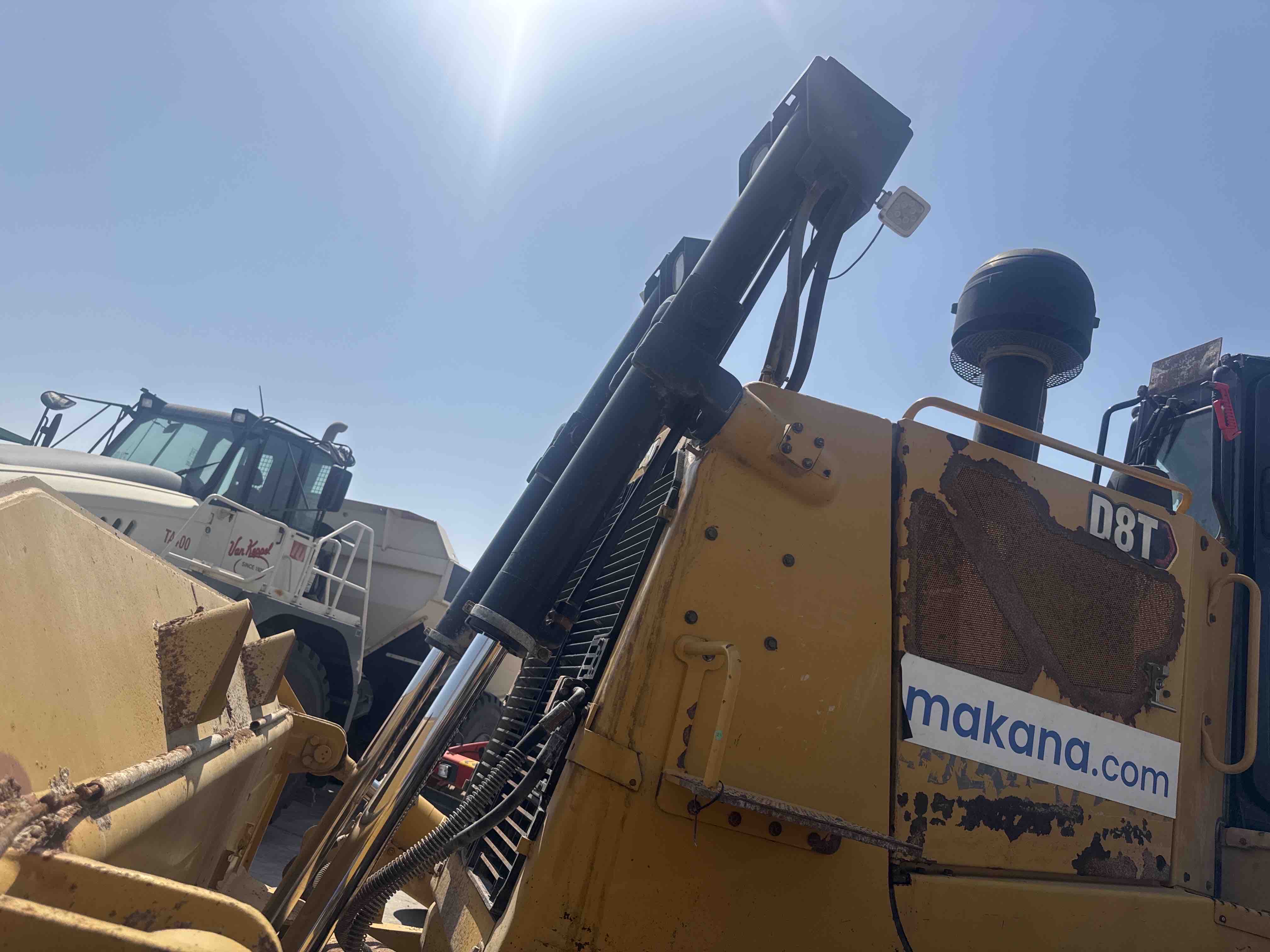 CDB-017-Cat-D8T-Crawler-dozers-inspection-Hydraulics-Blade-lift-cylinders-1