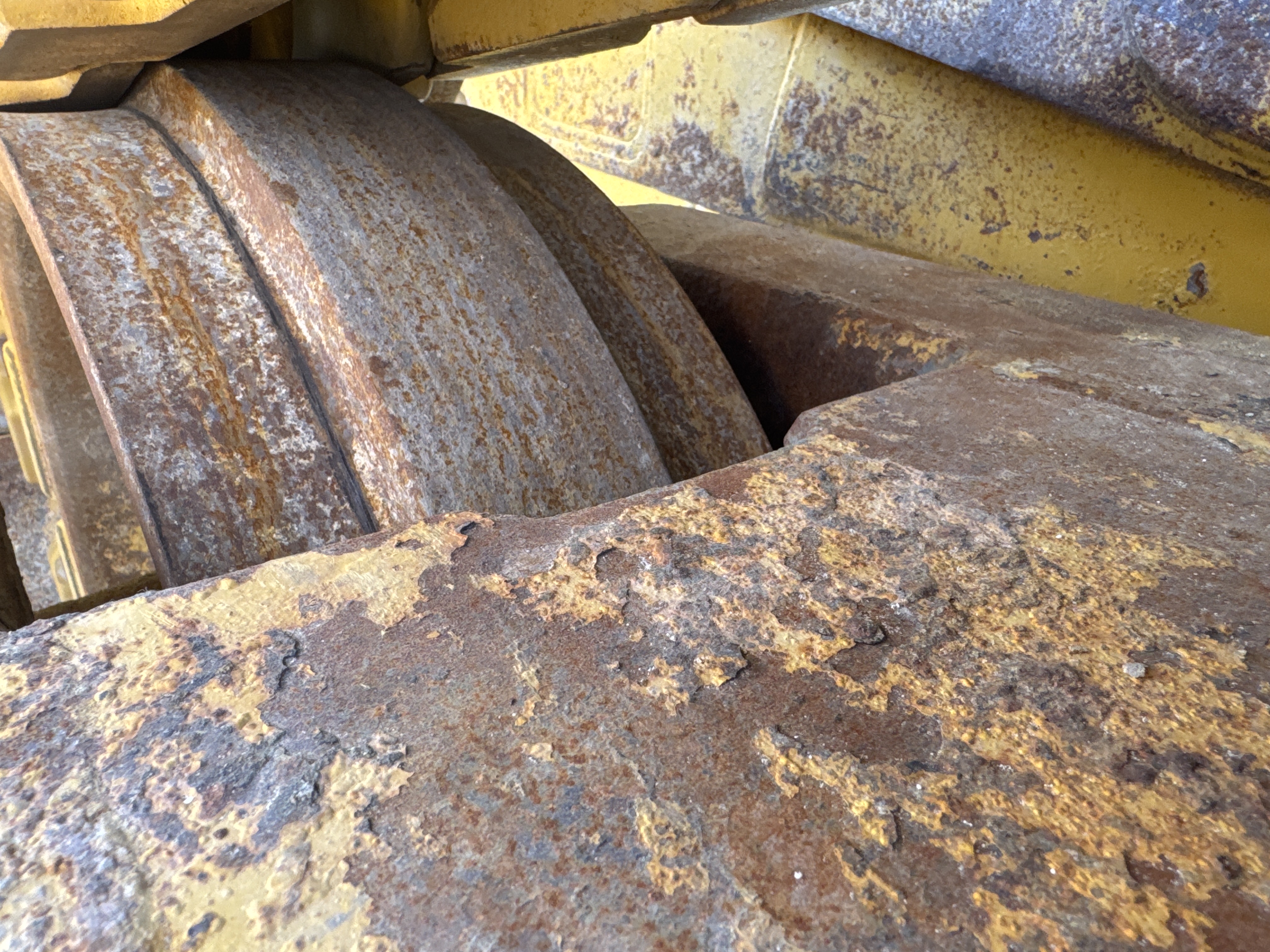 CDB-017-Cat-D8T-Crawler-dozers-inspection-Undercarriage-Left-front-idler-1