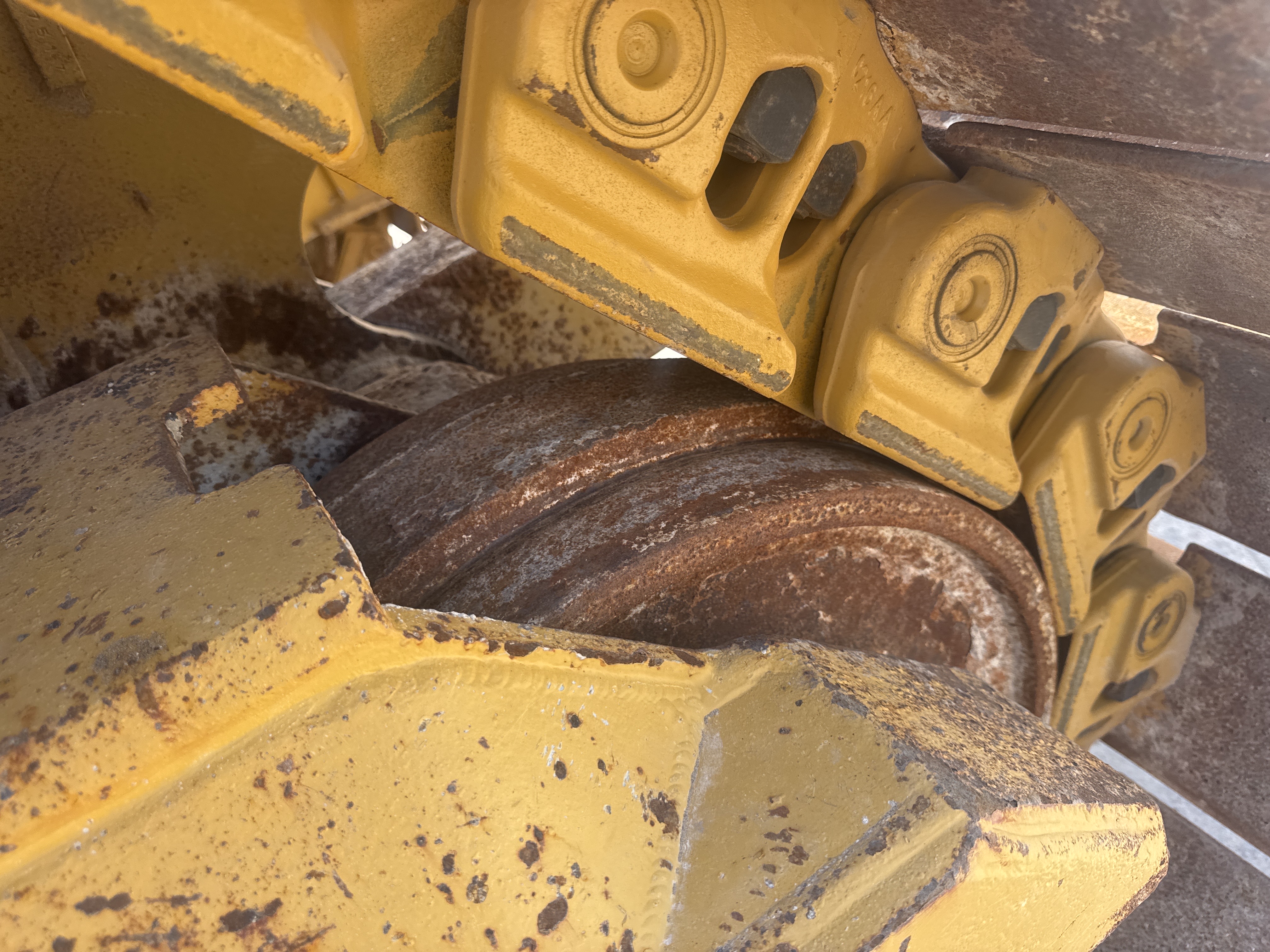 CDB-017-Cat-D8T-Crawler-dozers-inspection-Undercarriage-Left-rear-idler-1