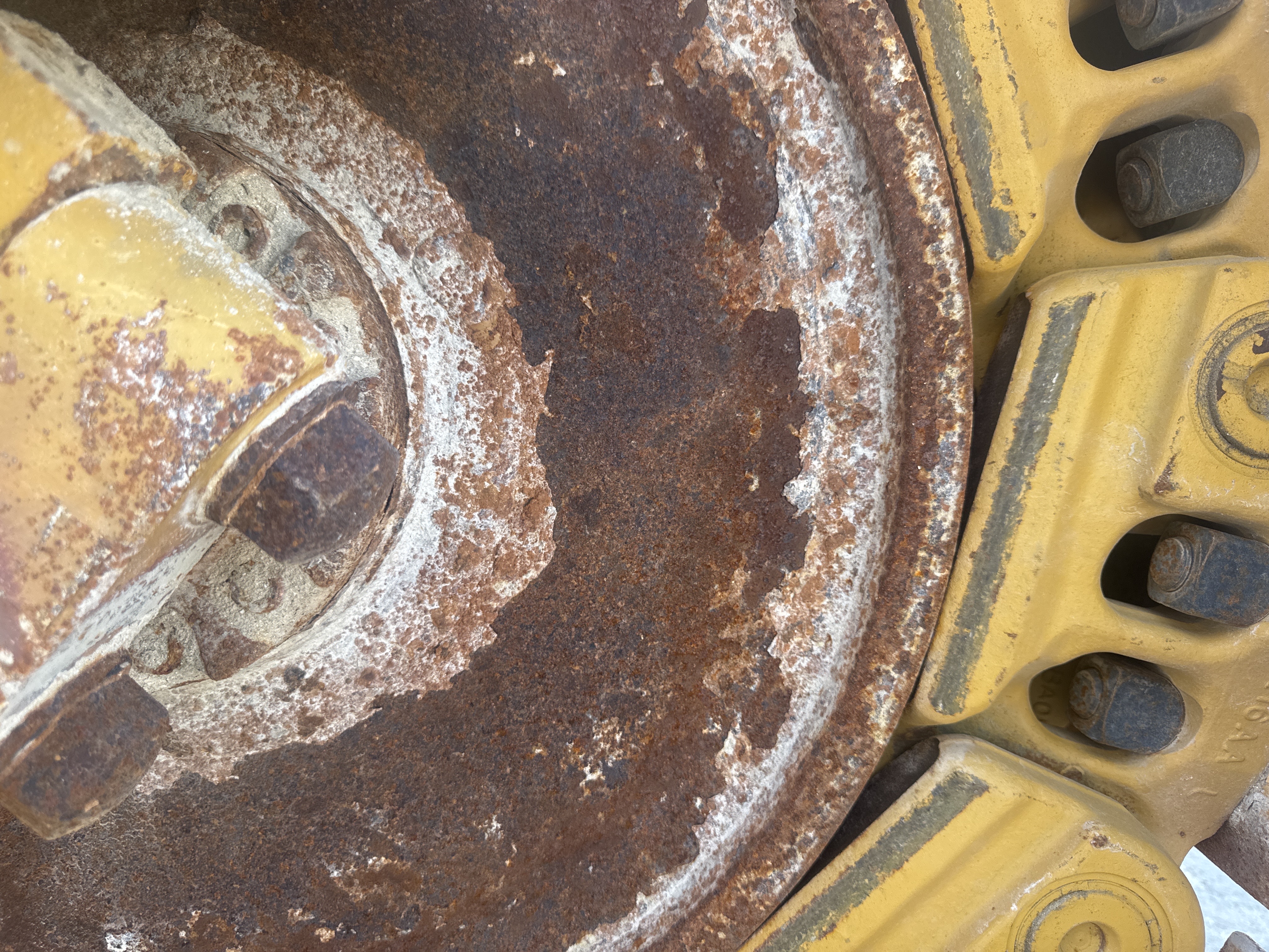 CDB-017-Cat-D8T-Crawler-dozers-inspection-Undercarriage-Left-rear-idler-1
