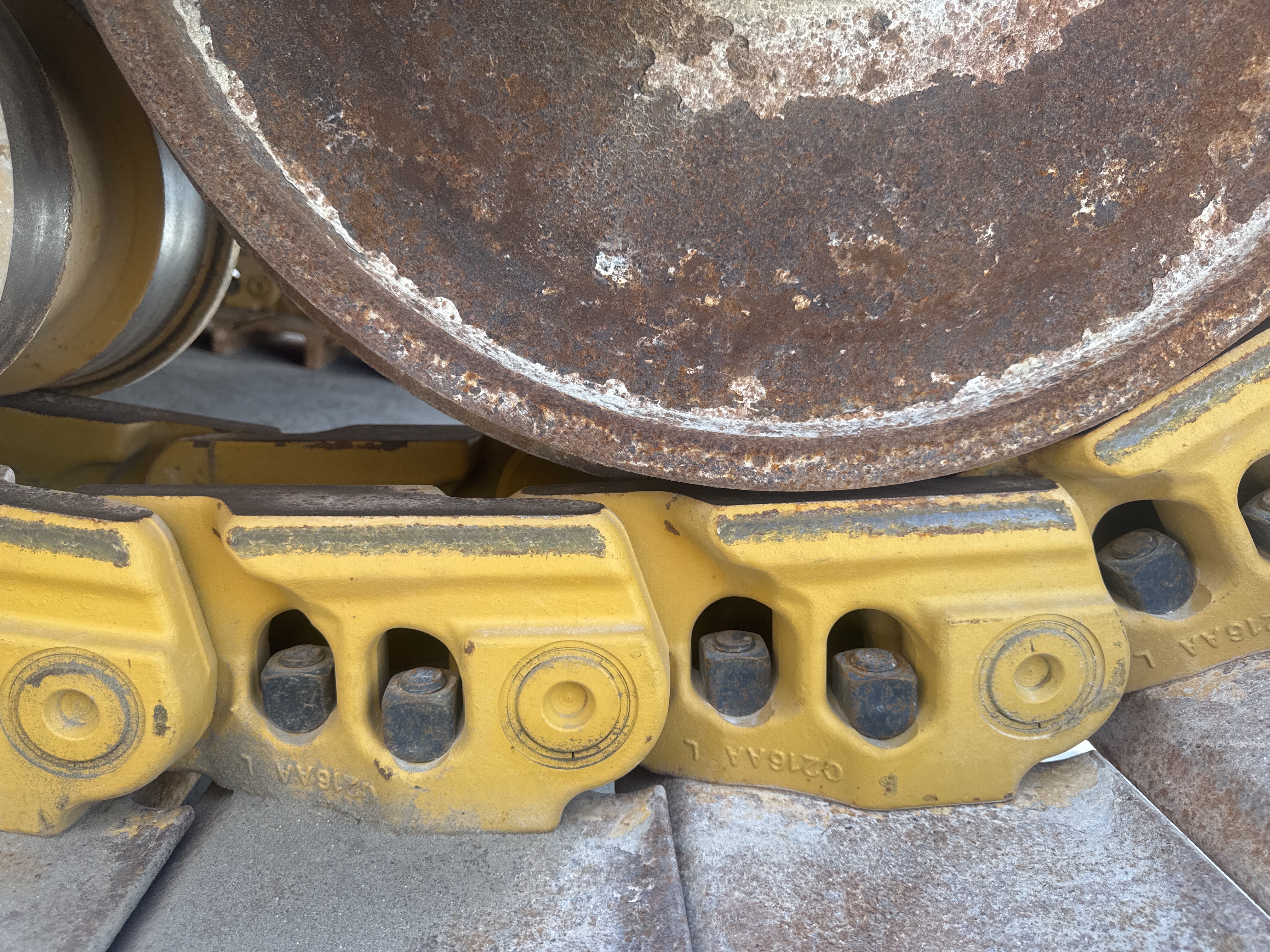 CDB-017-Cat-D8T-Crawler-dozers-inspection-Undercarriage-Left-rear-idler-1