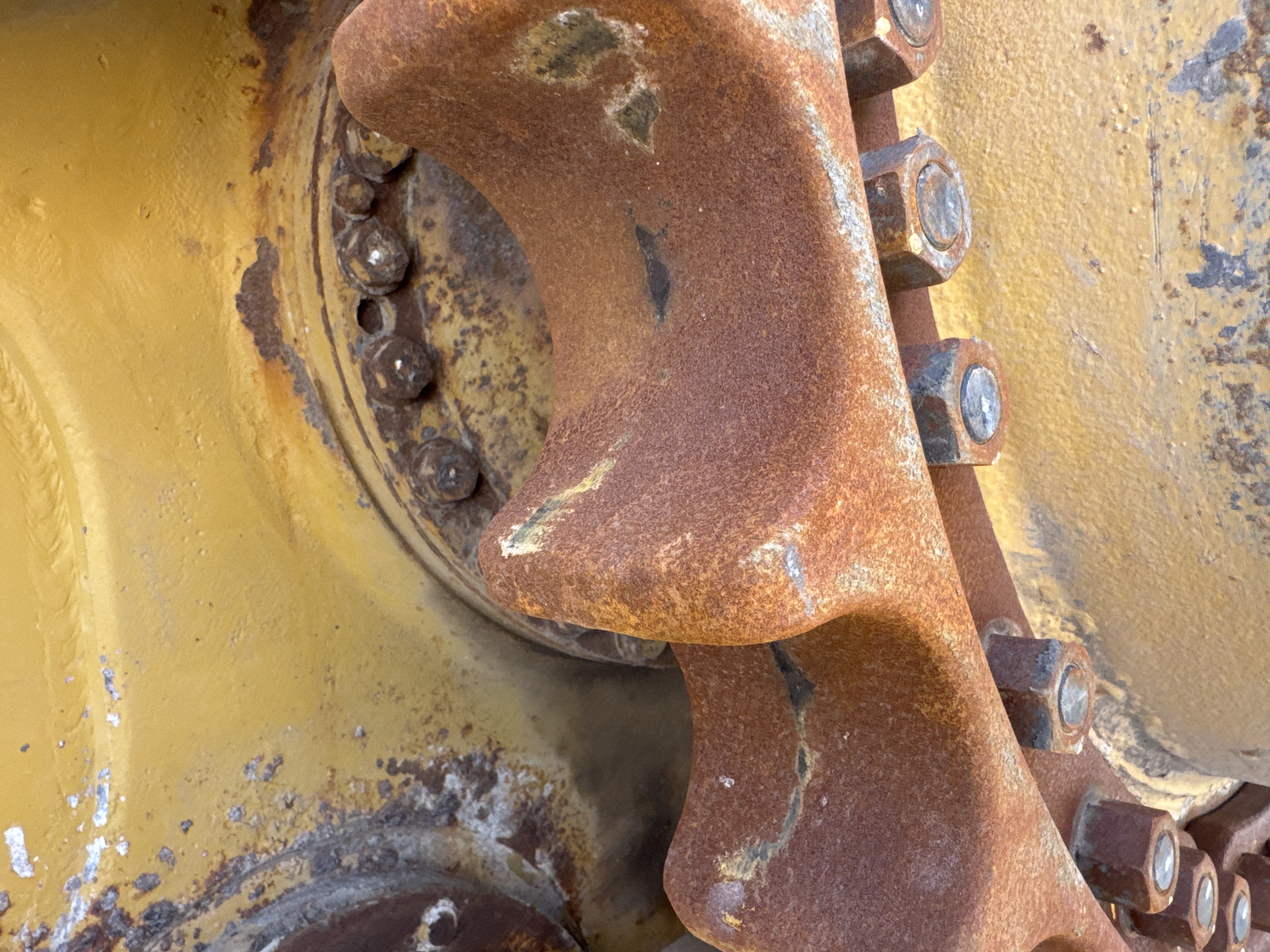 CDB-017-Cat-D8T-Crawler-dozers-inspection-Undercarriage-Left-sprocket-1