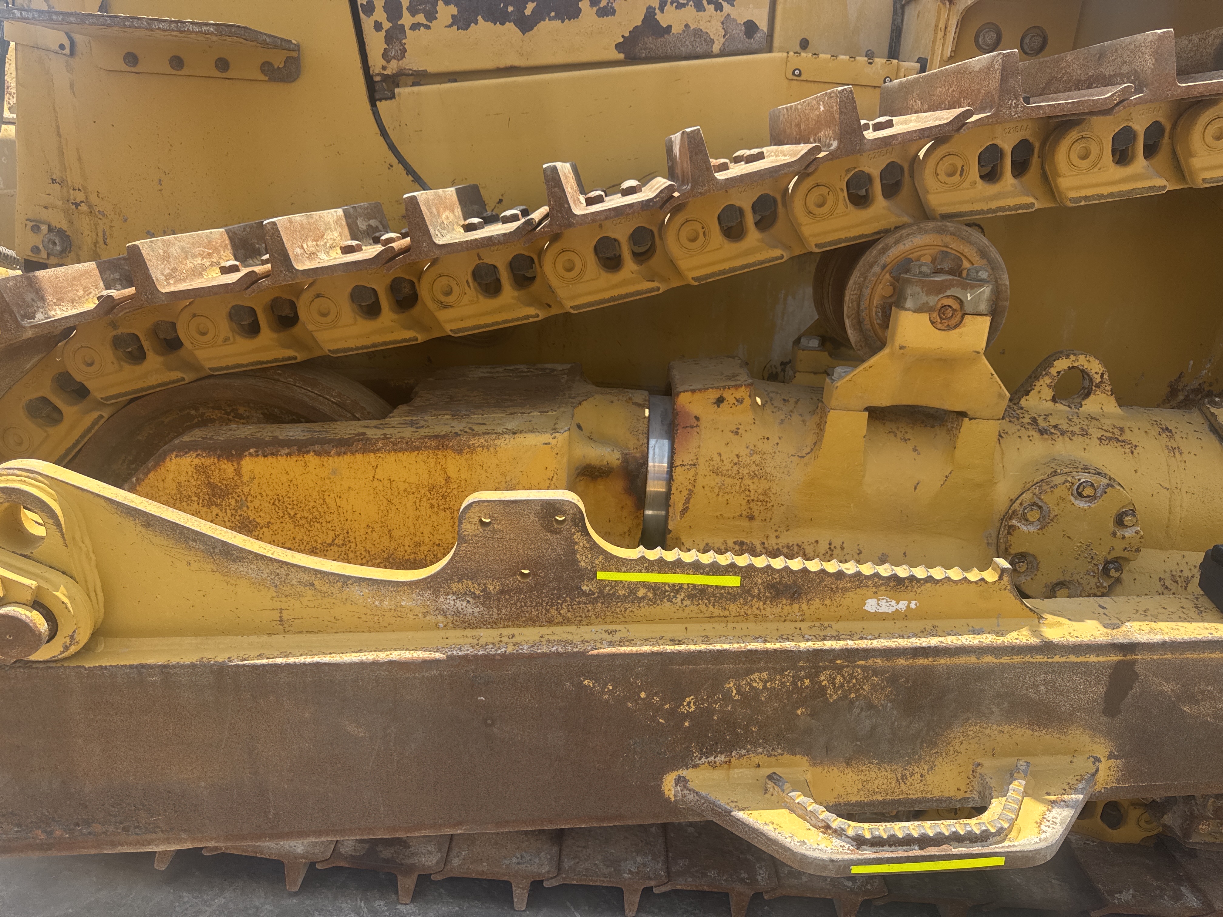 CDB-017-Cat-D8T-Crawler-dozers-inspection-Undercarriage-Left-track-tensioner-1