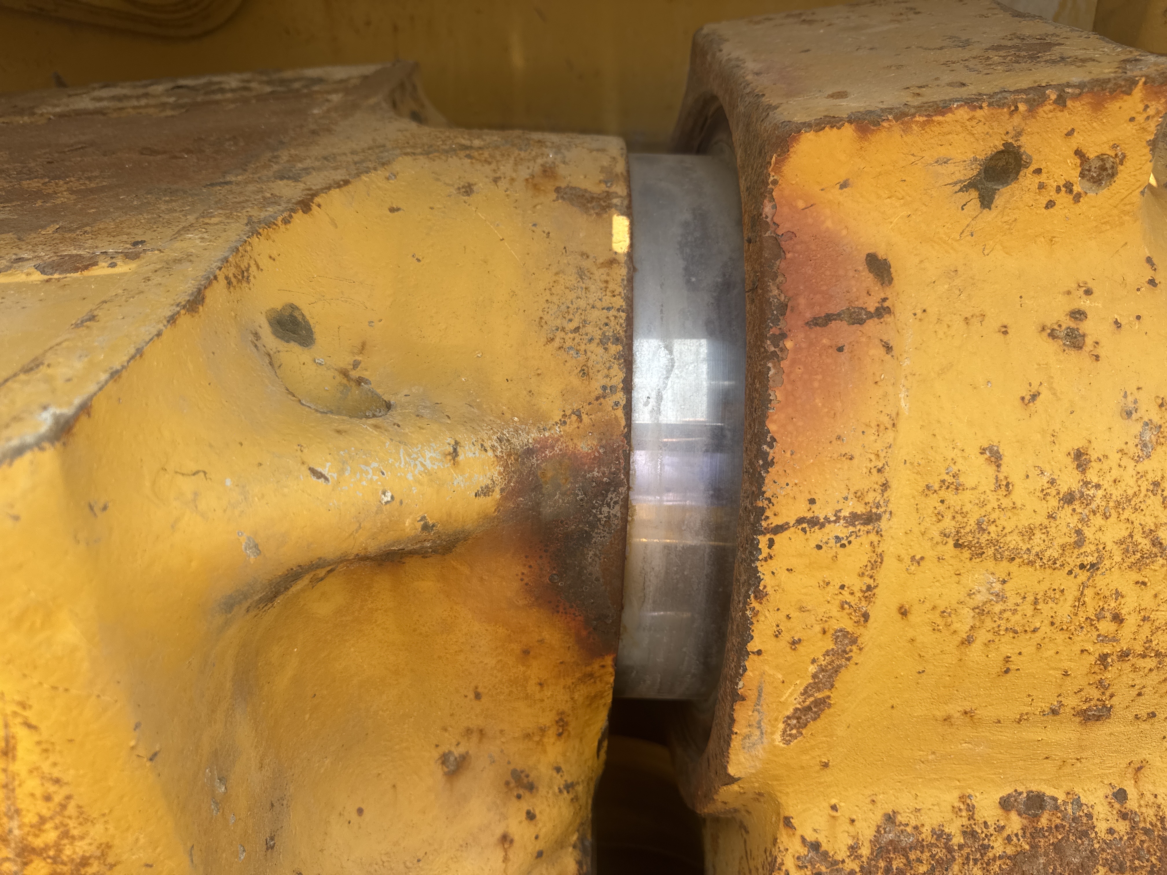 CDB-017-Cat-D8T-Crawler-dozers-inspection-Undercarriage-Left-track-tensioner-1