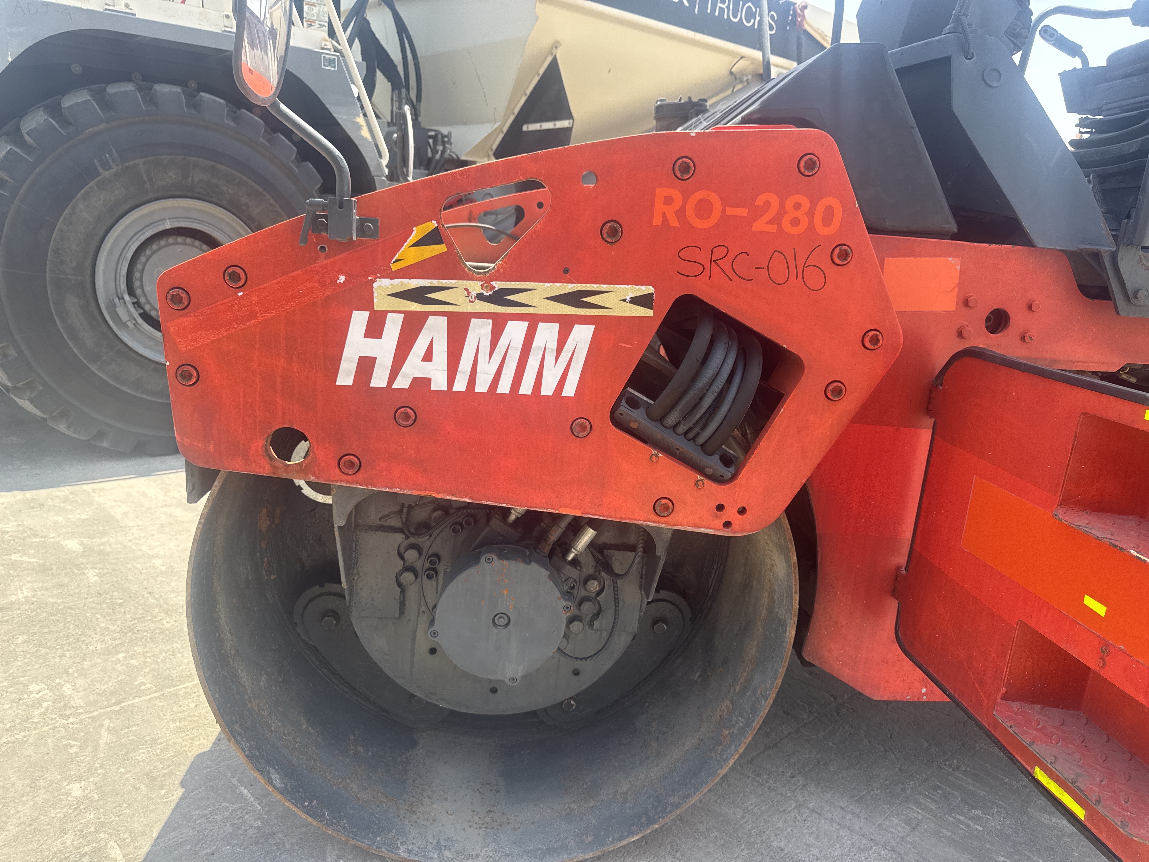 SRC-016-Hamm-HD-75-Tandem-rollers-inspection-Chassis-Front-drum-forks-1
