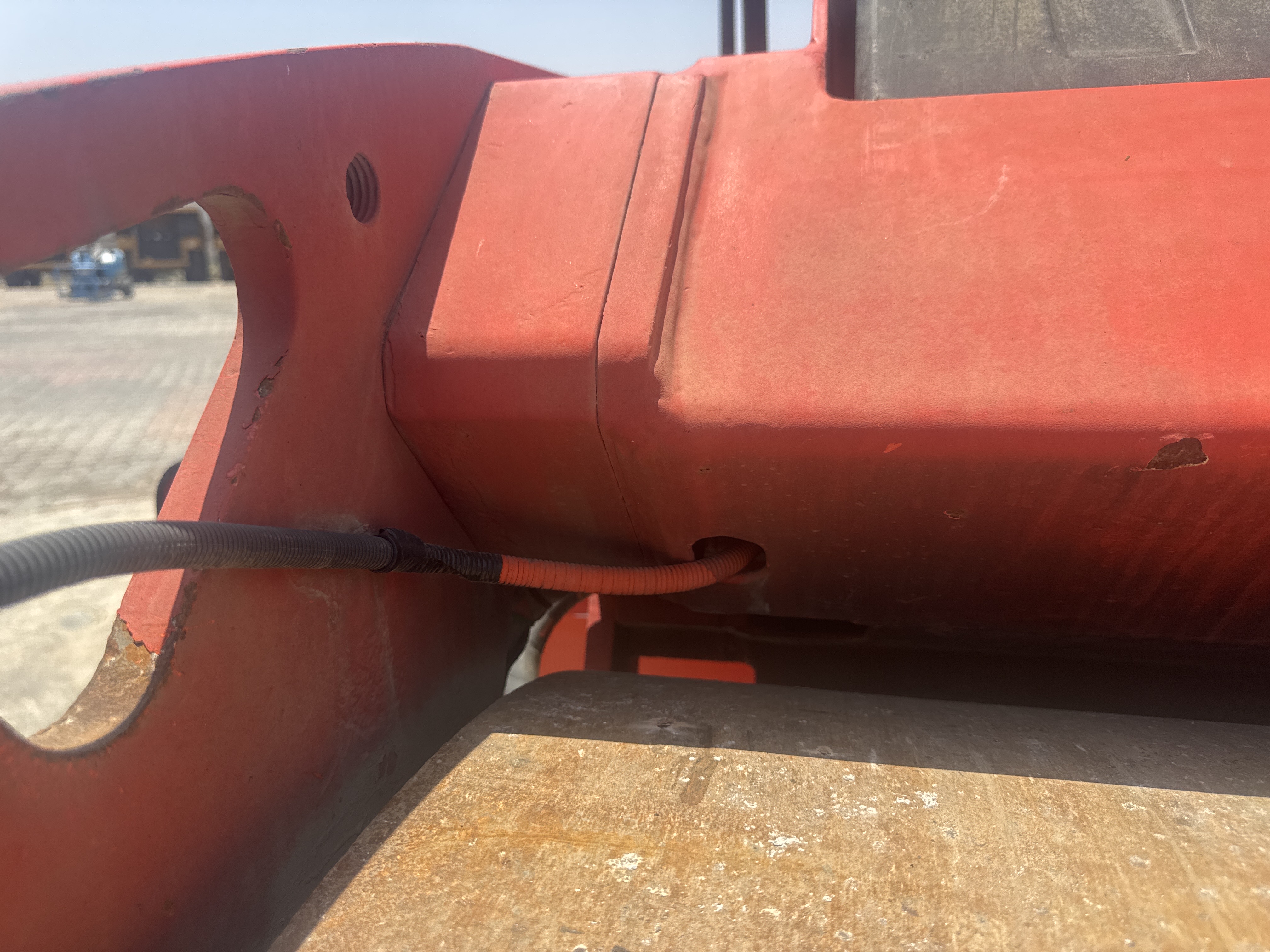SRC-016-Hamm-HD-75-Tandem-rollers-inspection-Chassis-Front-drum-mounting-bolts-1