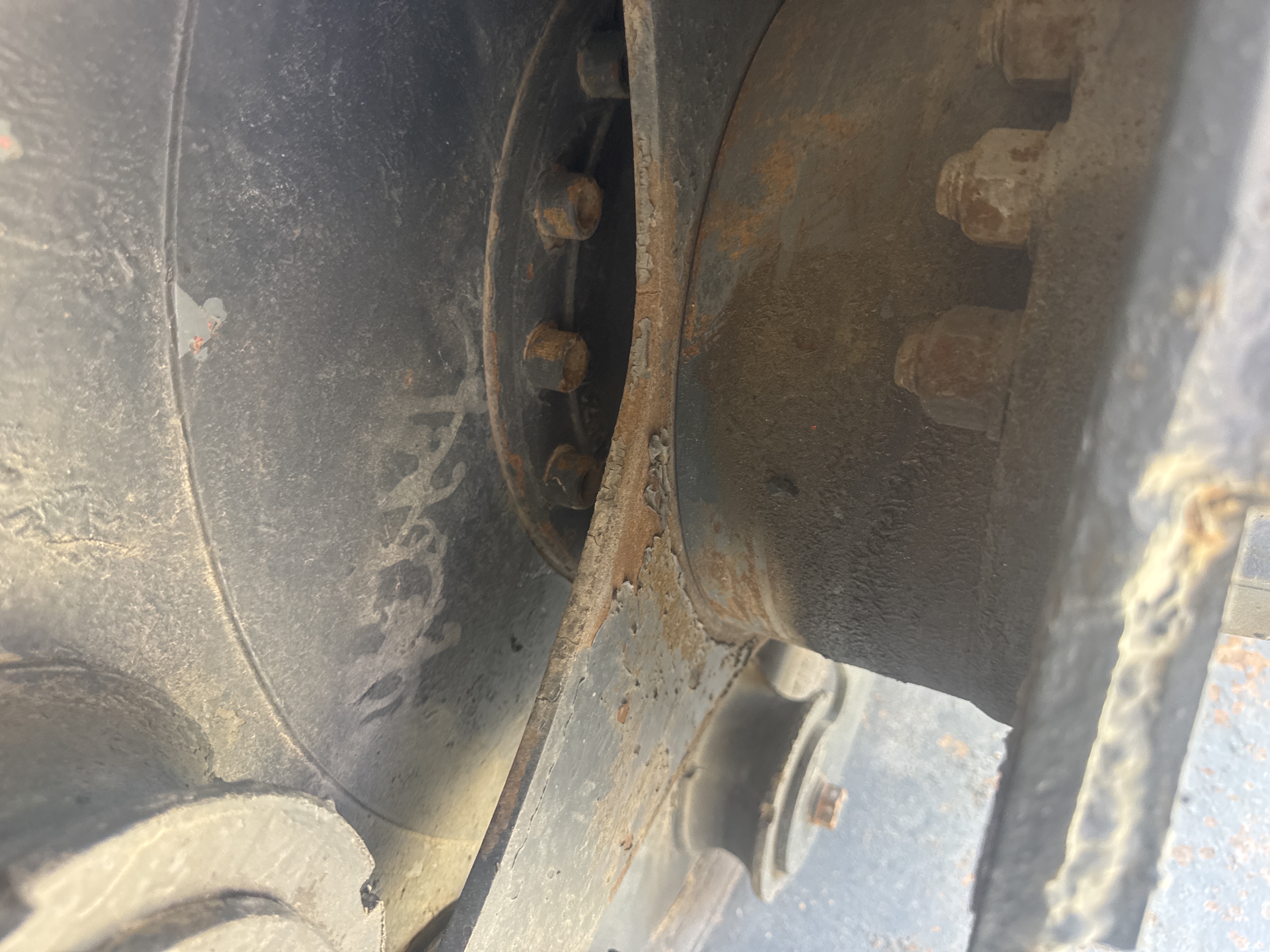 SRC-016-Hamm-HD-75-Tandem-rollers-inspection-Chassis-Front-drum-bearing-housing-1