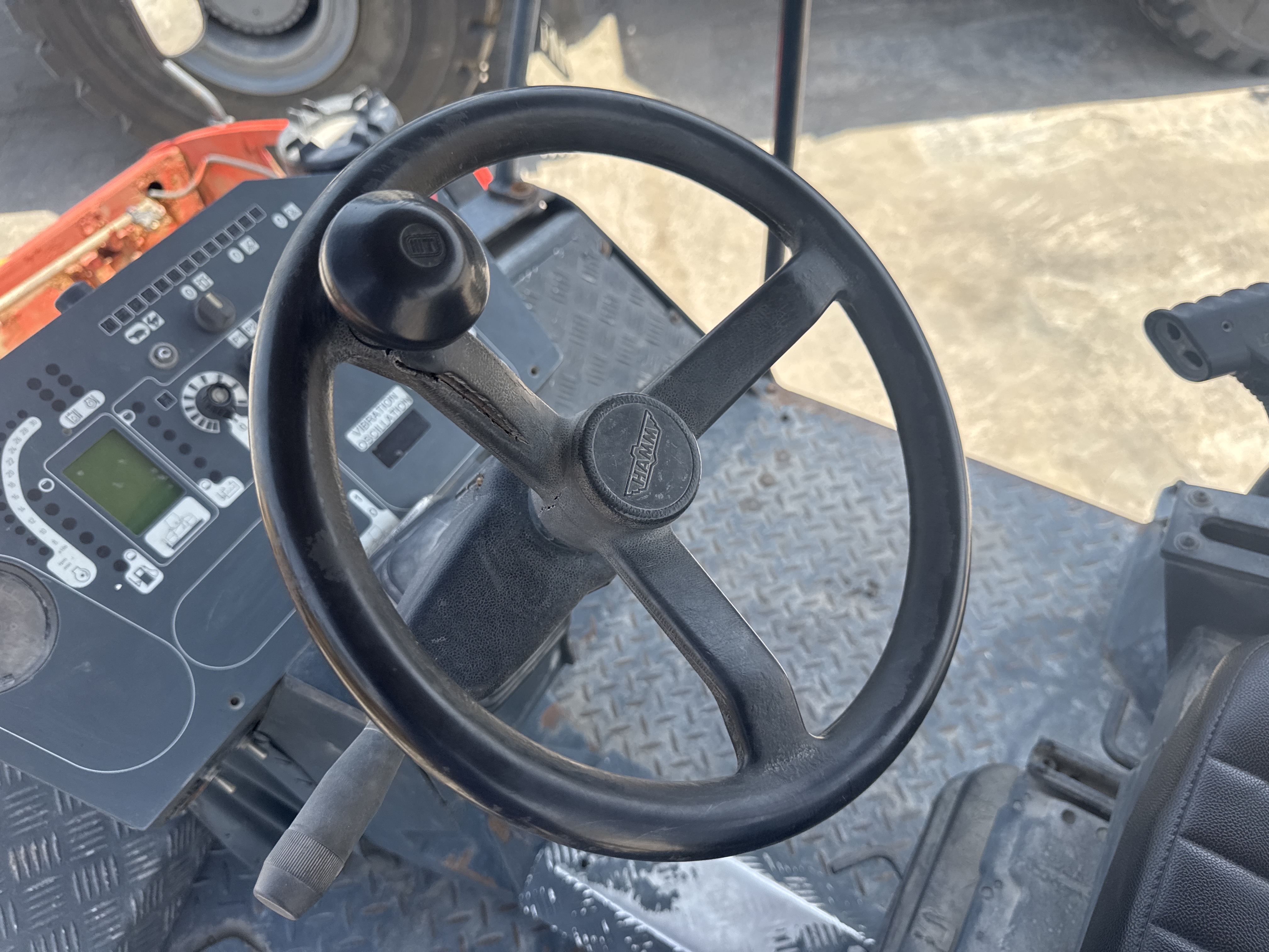 SRC-016-Hamm-HD-75-Tandem-rollers-inspection-Cabin-Steering-controls-1