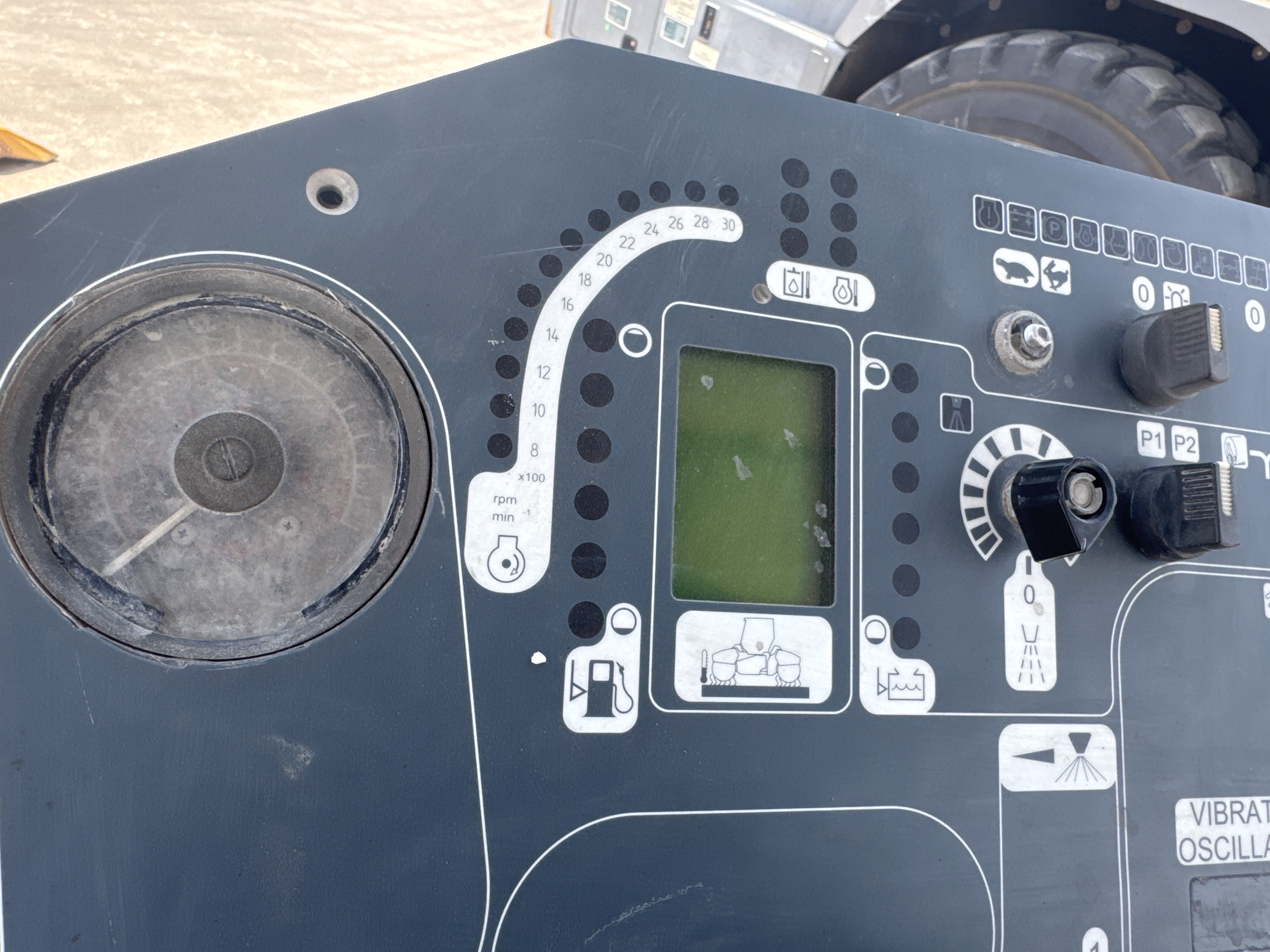 SRC-016-Hamm-HD-75-Tandem-rollers-inspection-Cabin-Electronic-instrument-board-1