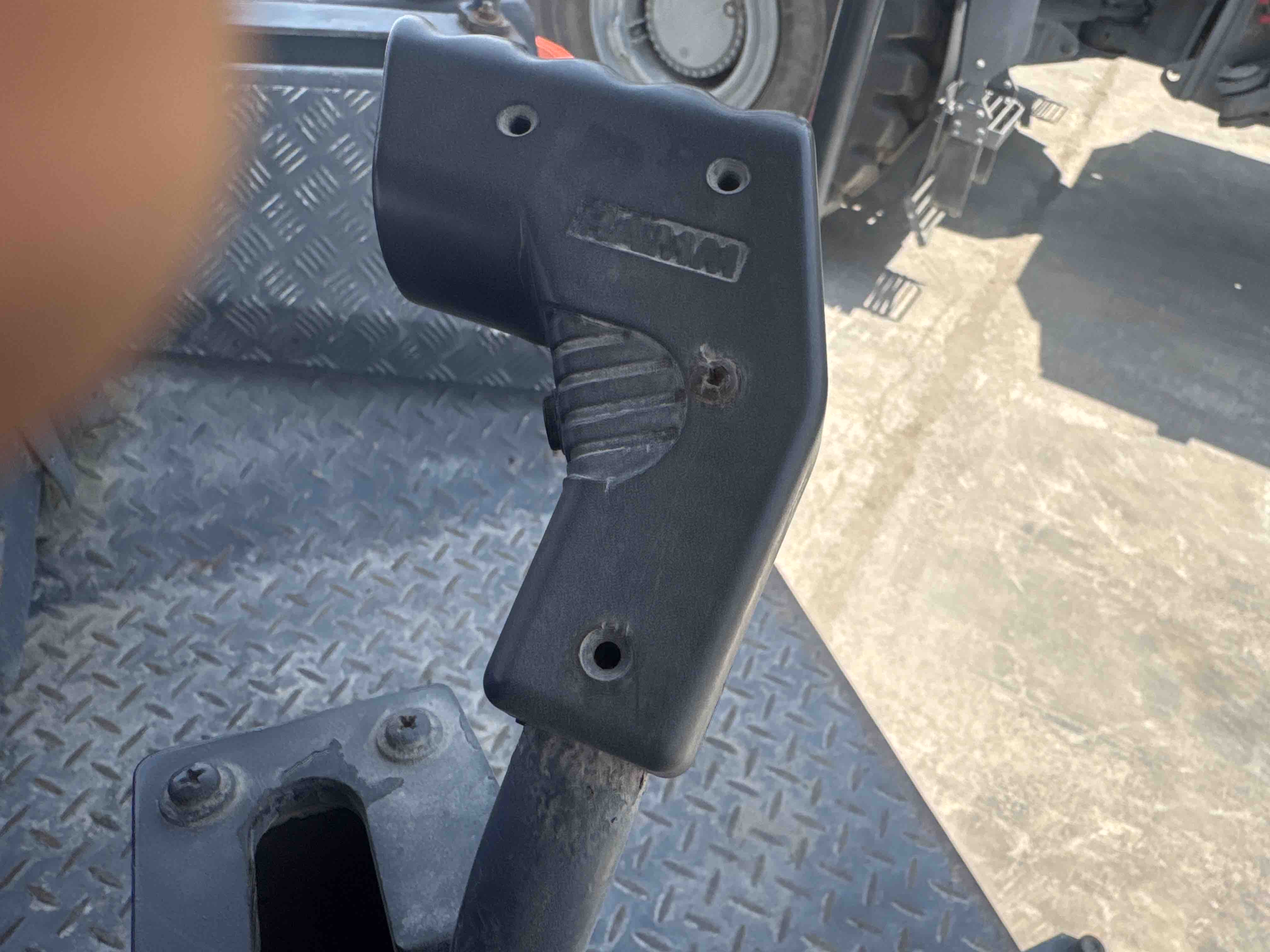 SRC-016-Hamm-HD-75-Tandem-rollers-inspection-Cabin-Joysticks-1