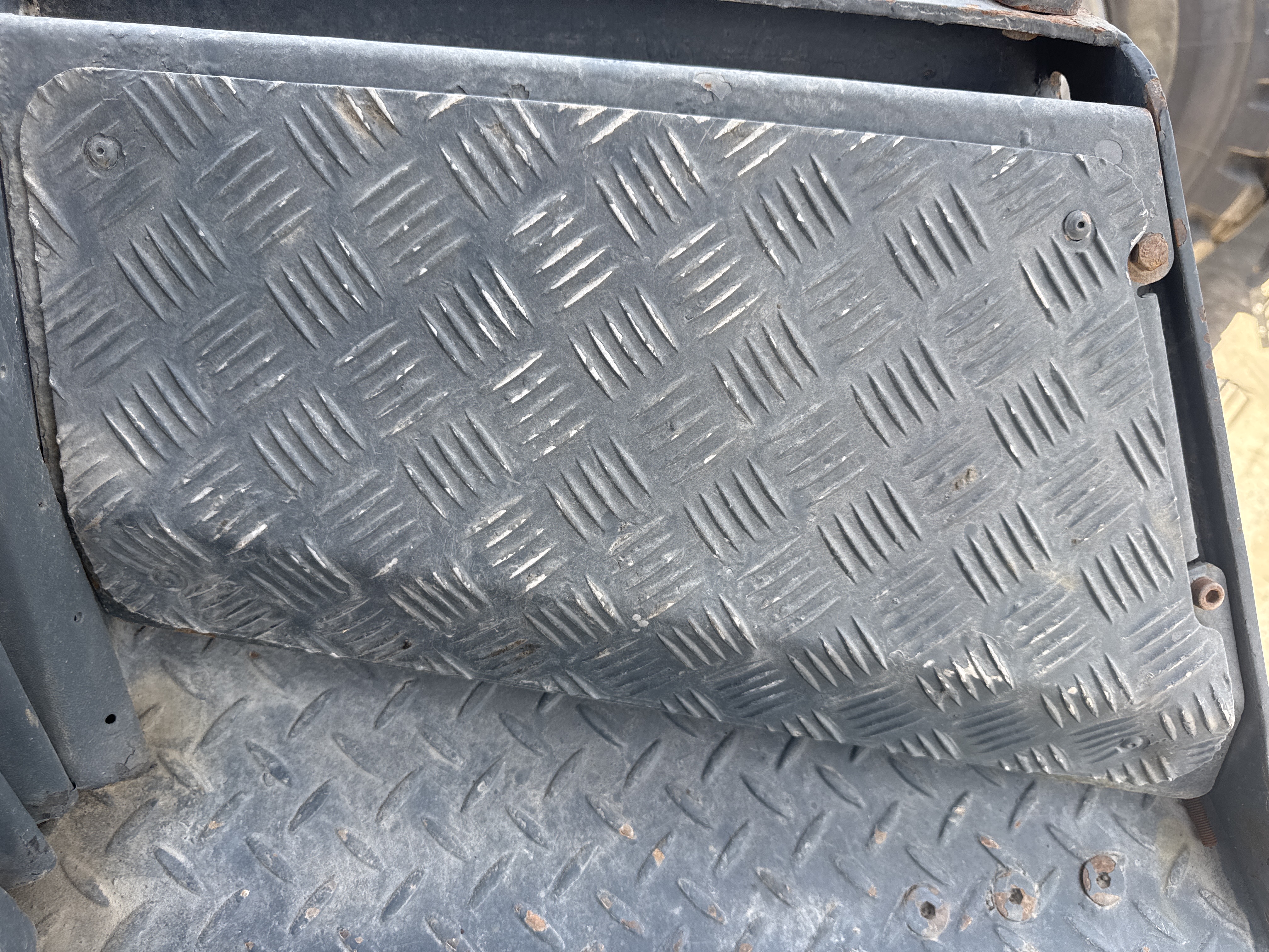 SRC-016-Hamm-HD-75-Tandem-rollers-inspection-Structure-Sheet-metal-(fiberglass)-1