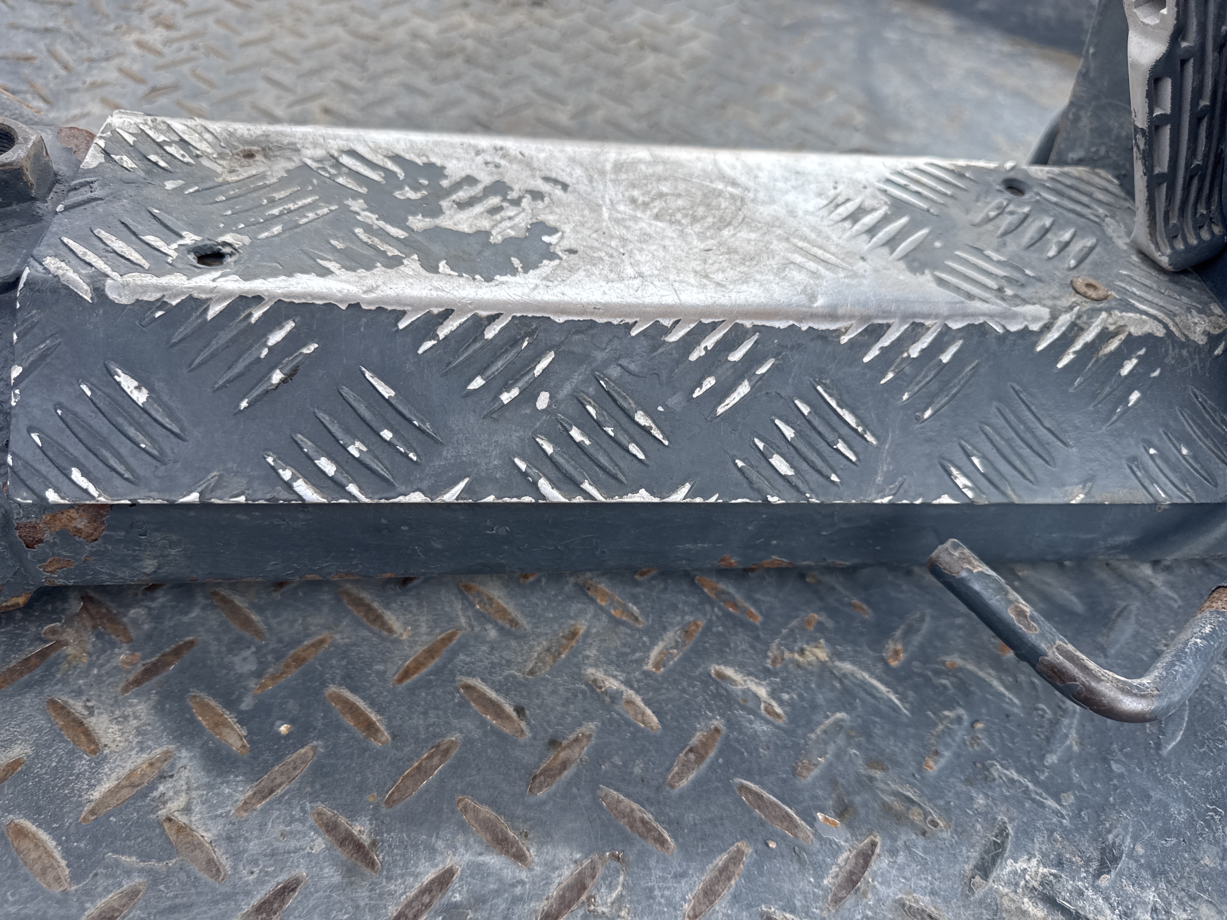 SRC-016-Hamm-HD-75-Tandem-rollers-inspection-Structure-Sheet-metal-(fiberglass)-1