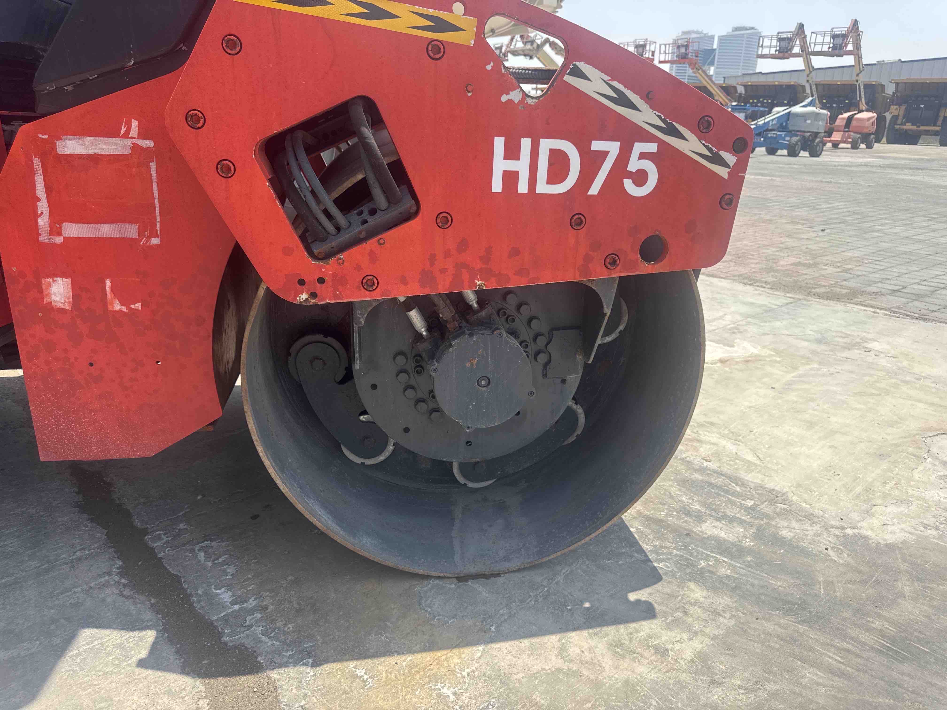 SRC-016-Hamm-HD-75-Tandem-rollers-inspection-Structure-Front-drum-forks-1