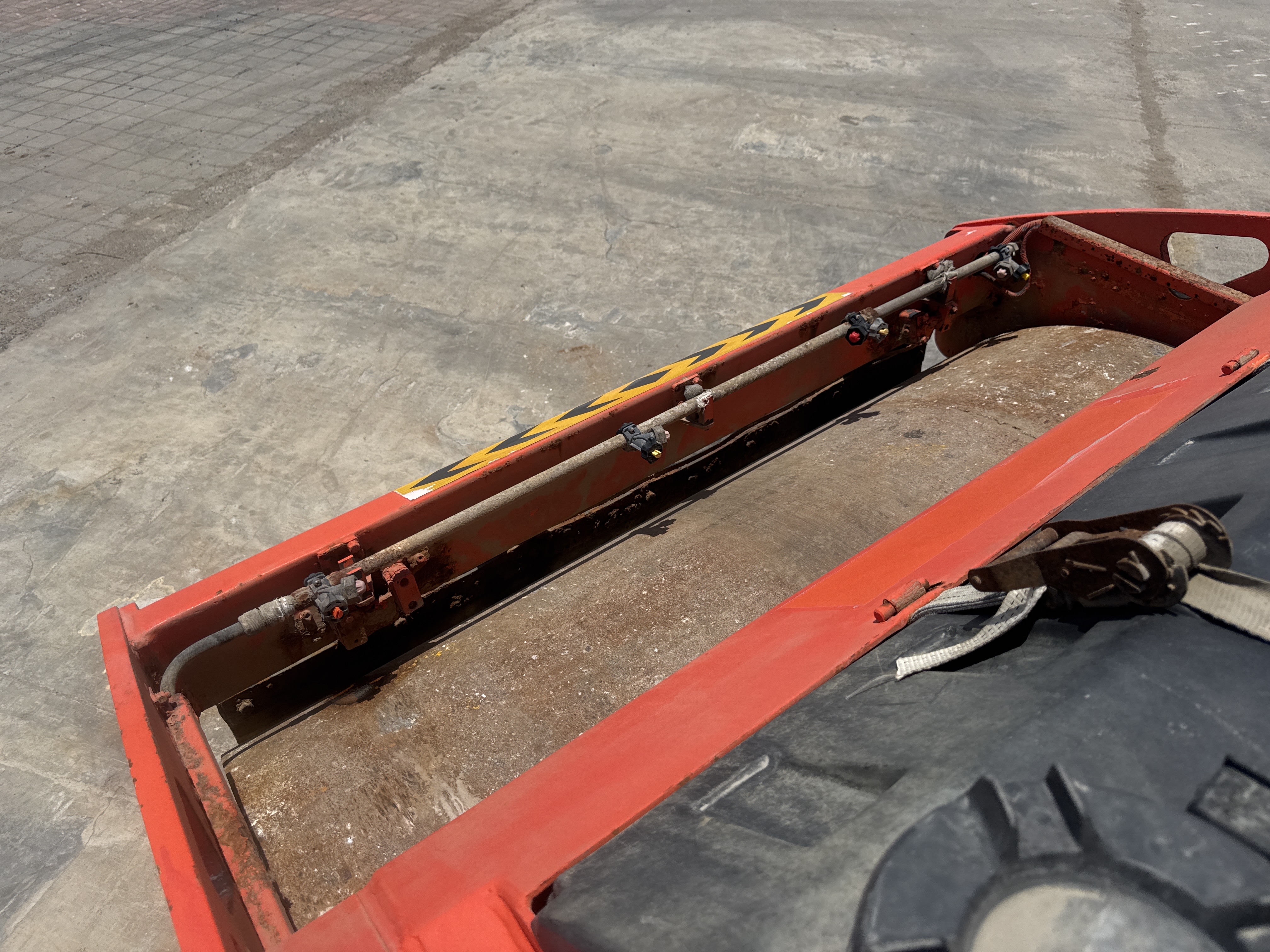 SRC-016-Hamm-HD-75-Tandem-rollers-inspection-Structure-Front-drum-forks-1