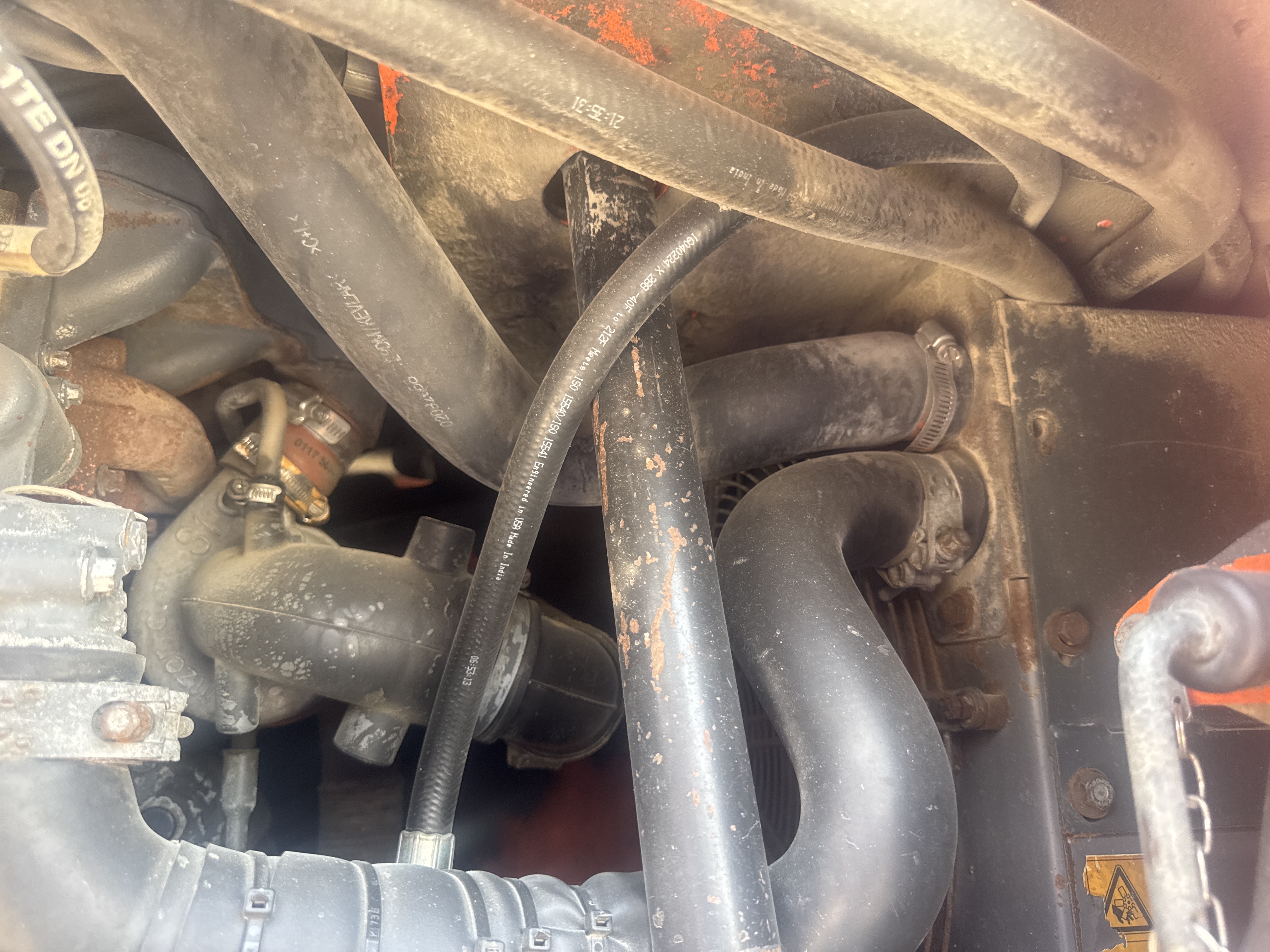 SRC-016-Hamm-HD-75-Tandem-rollers-inspection-Engine-Hoses-1