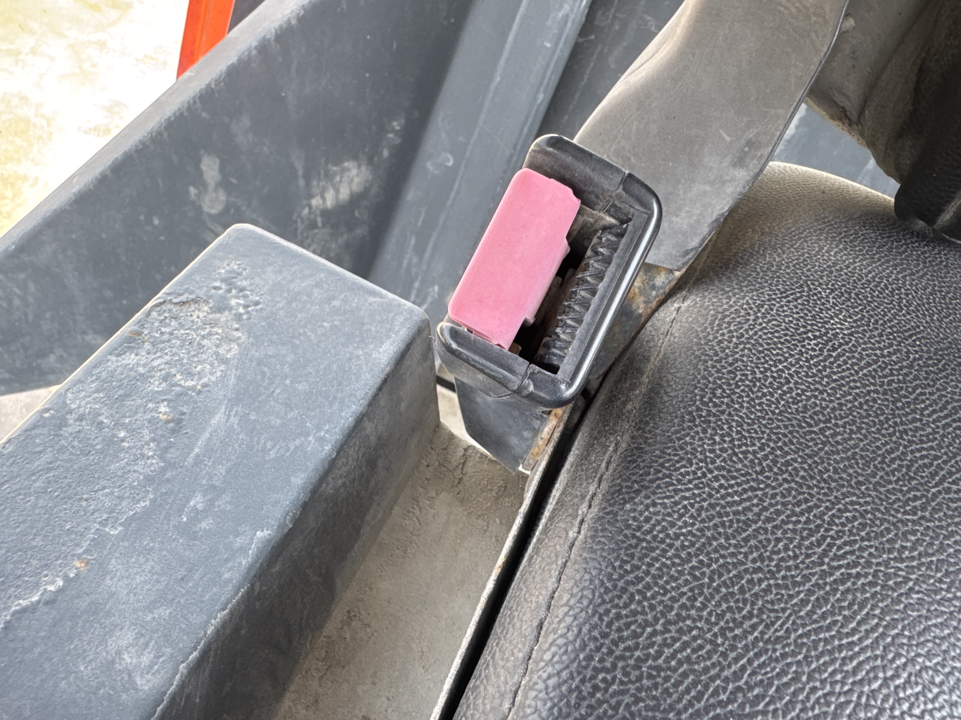 SRC-016-Hamm-HD-75-Tandem-rollers-inspection-Safety-Seat-belts-1
