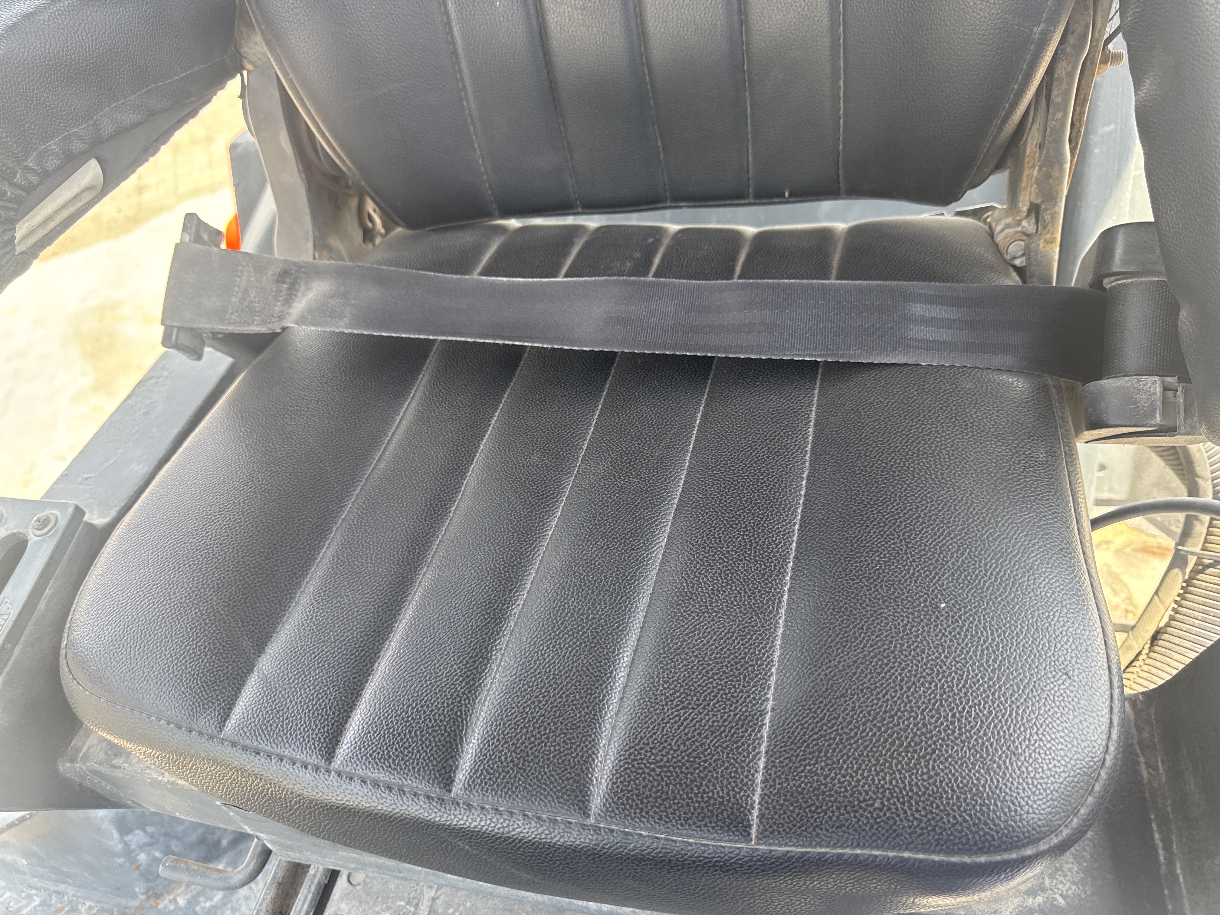 SRC-016-Hamm-HD-75-Tandem-rollers-inspection-Safety-Seat-belts-1