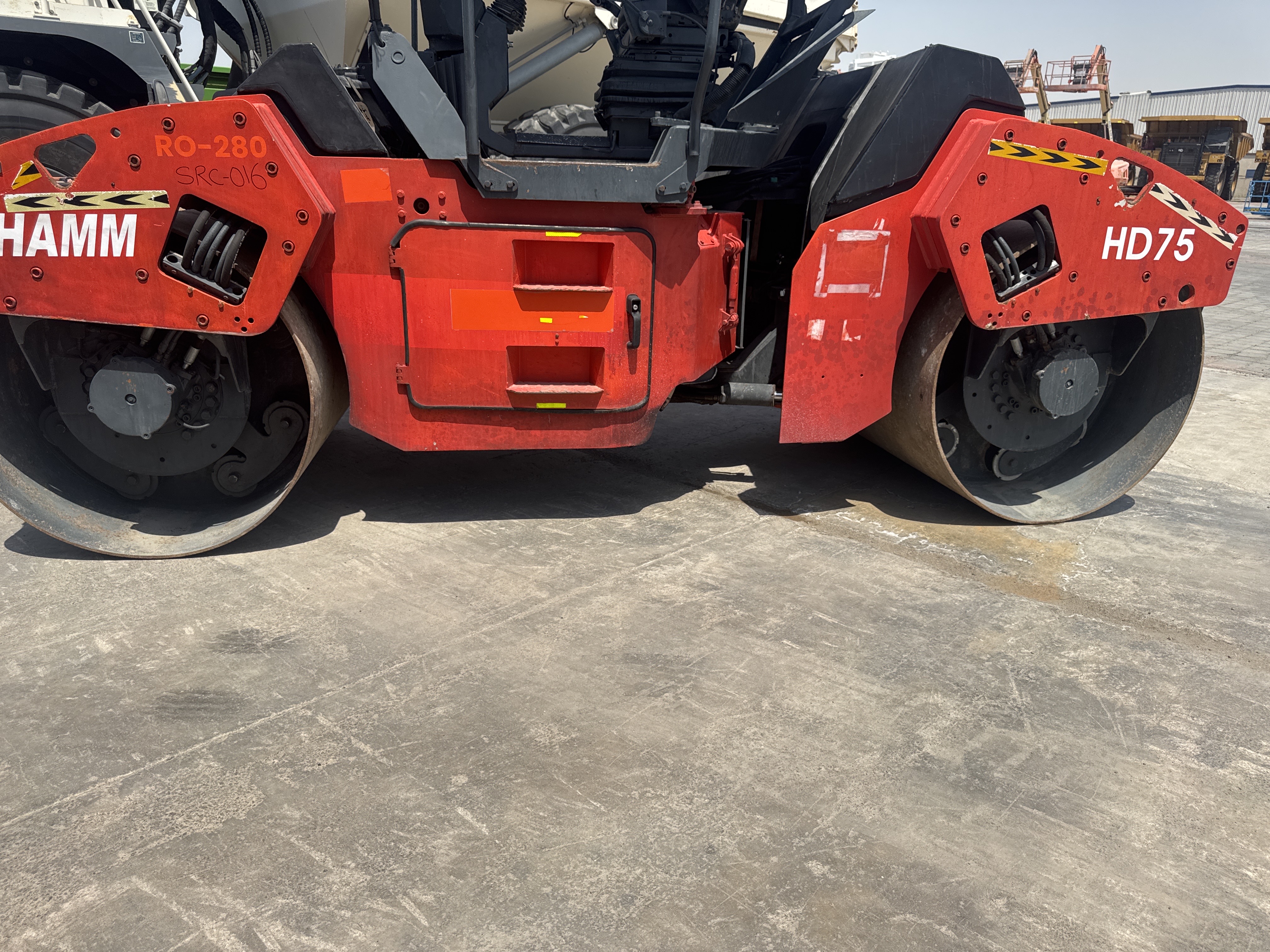 SRC-016-Hamm-HD-75-Tandem-rollers-inspection-Structure-Paint-1