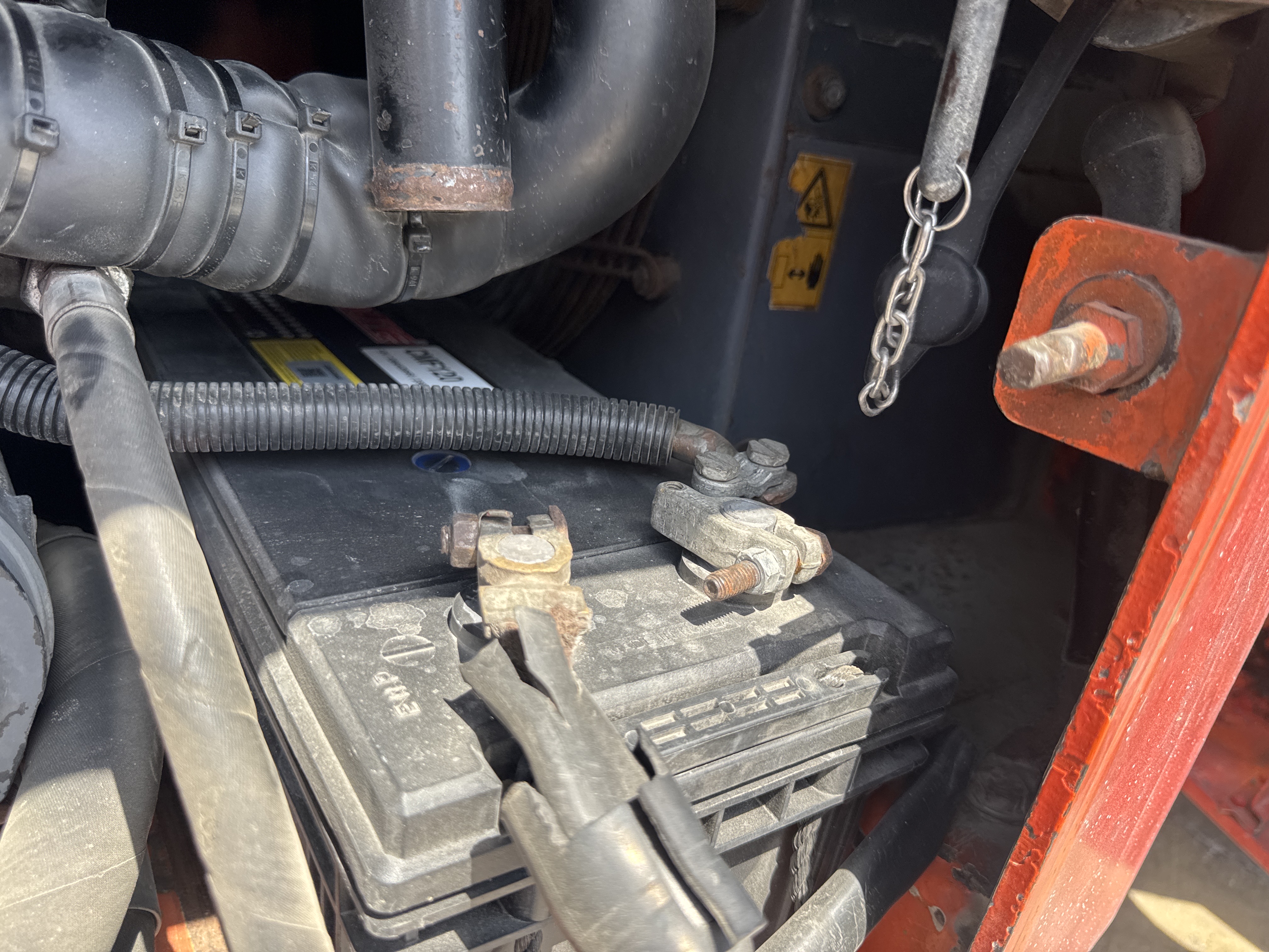 SRC-016-Hamm-HD-75-Tandem-rollers-inspection-Electronics-Battery-1